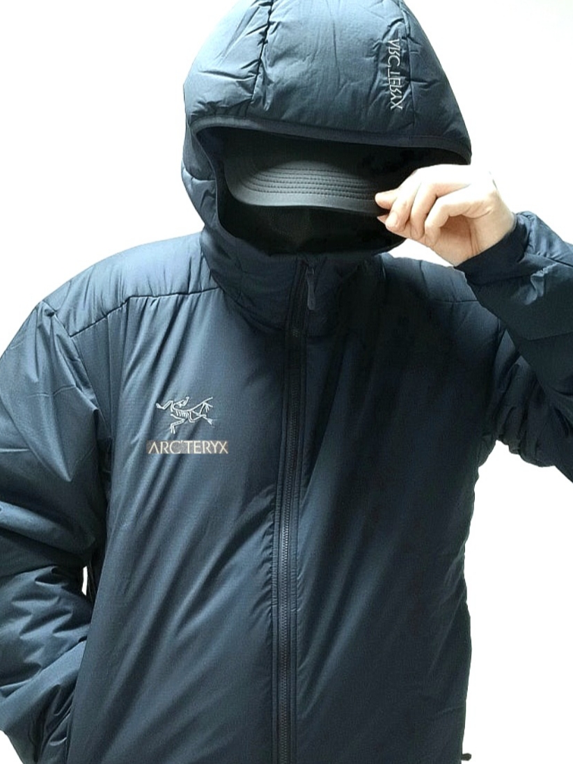Arc'teryx Atom SV Hoody Black Sapphire 착용 스타일 - 1