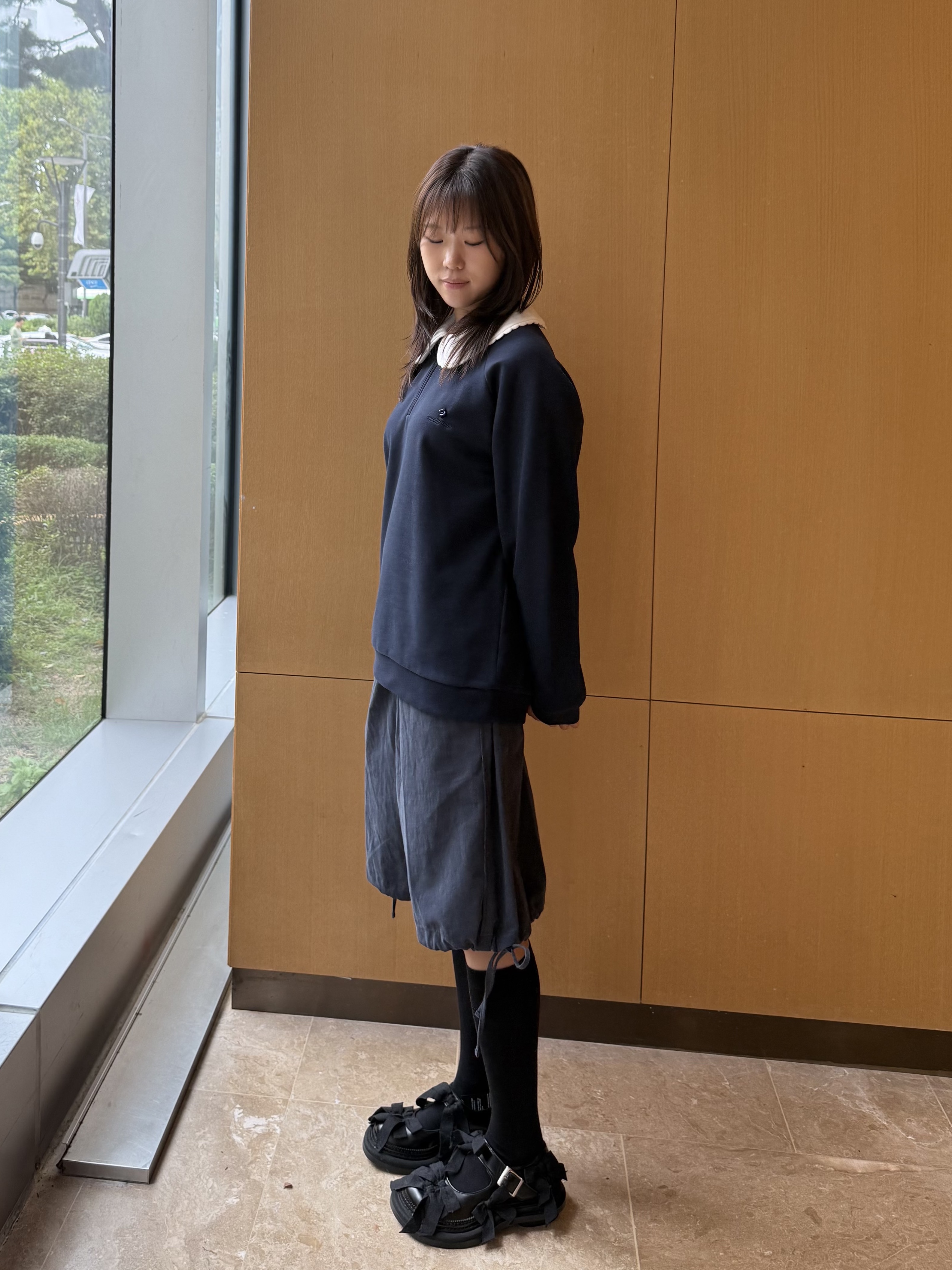 Shushu/Tong Women Doll Collar Oversized Sweatshirt Navy Blue - 25FW 착용 스타일 - 5