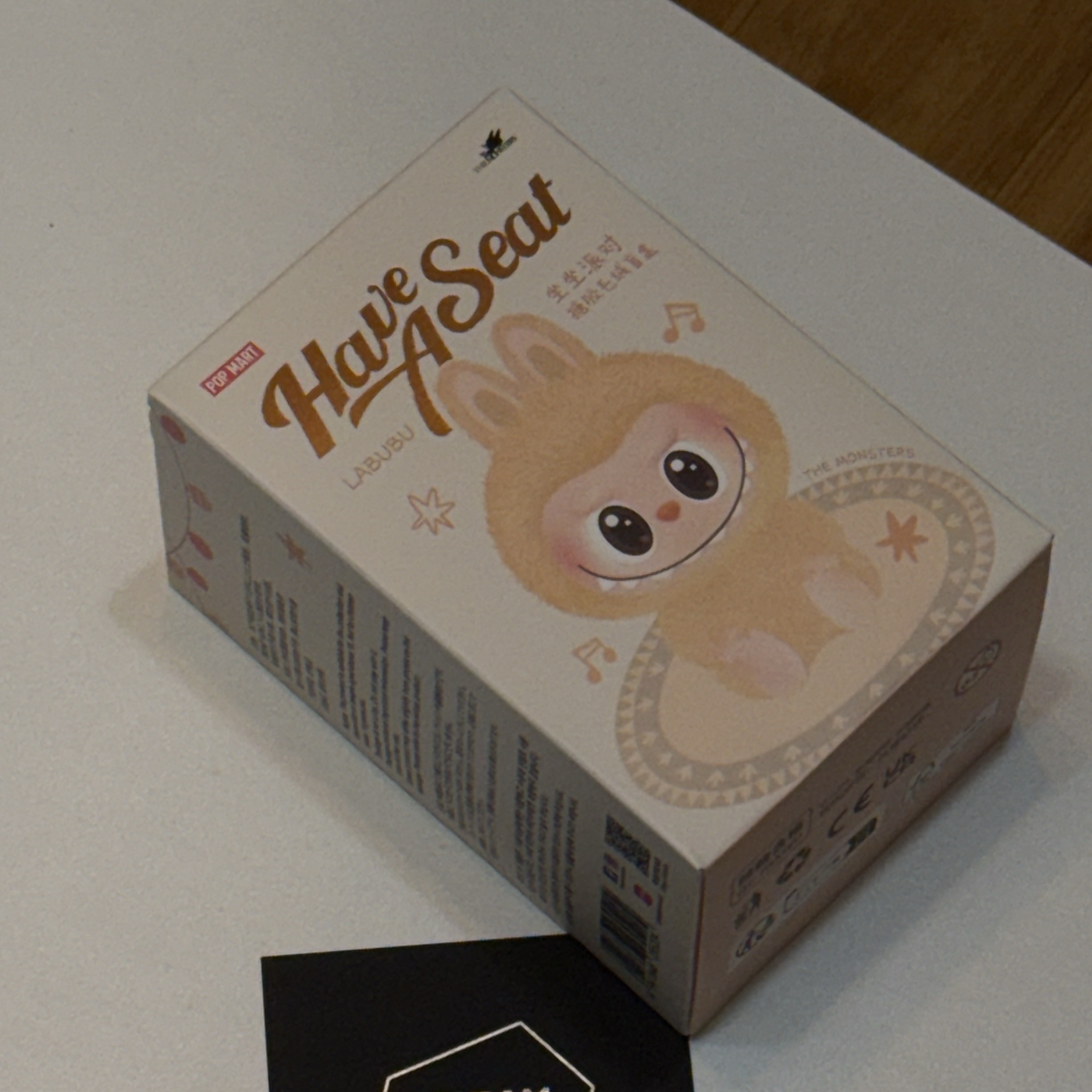 Pop Mart Labubu Let's Play Together Doll Series Sealed Case (1 Blind Box) 착용 스타일