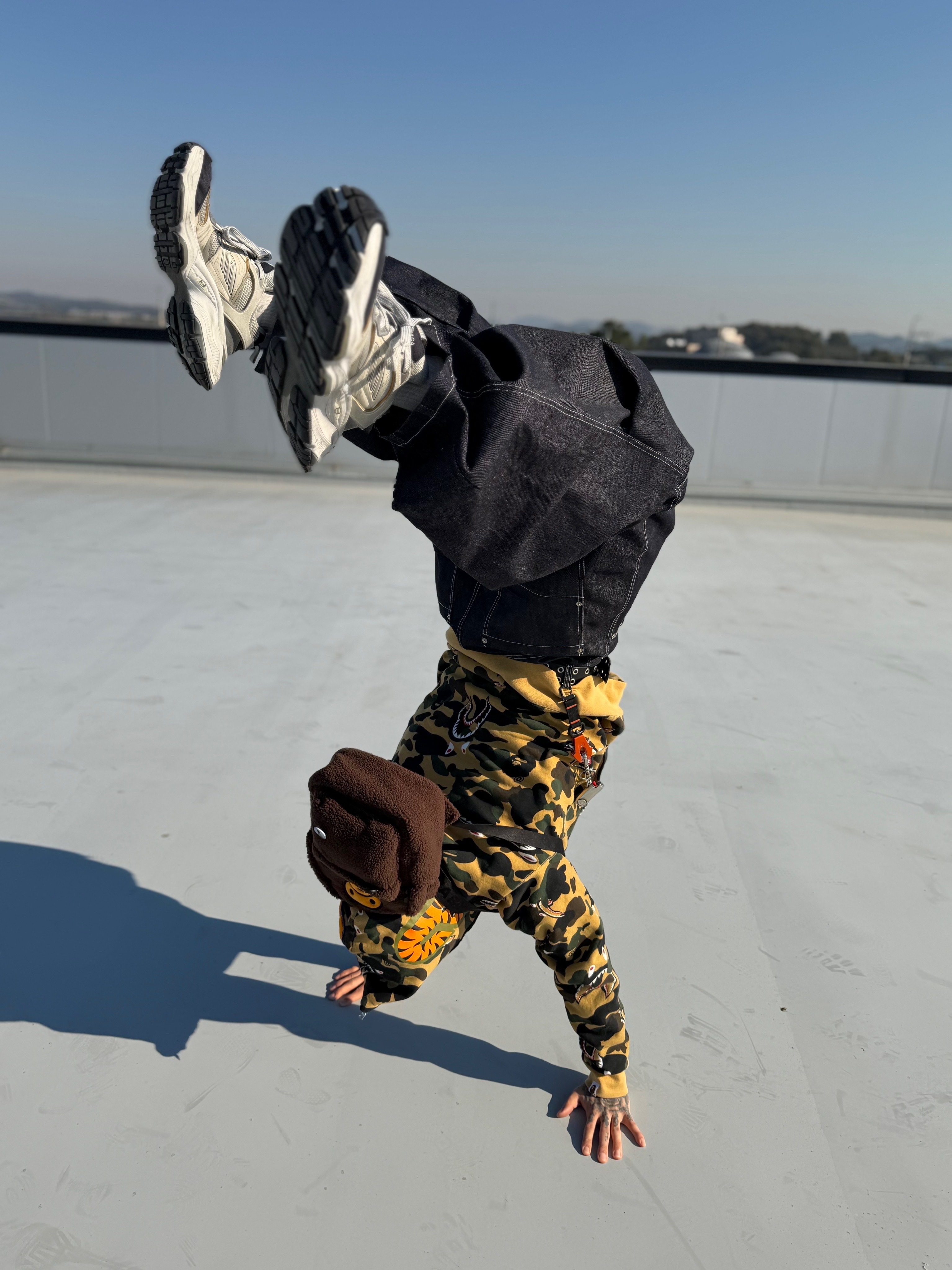 BAPE 1st Camo Shark Full Zip Hoodie Yellow, BAPE 1st Camo Jacquard Shark Hoodie Yellow 착용 스타일 - 4