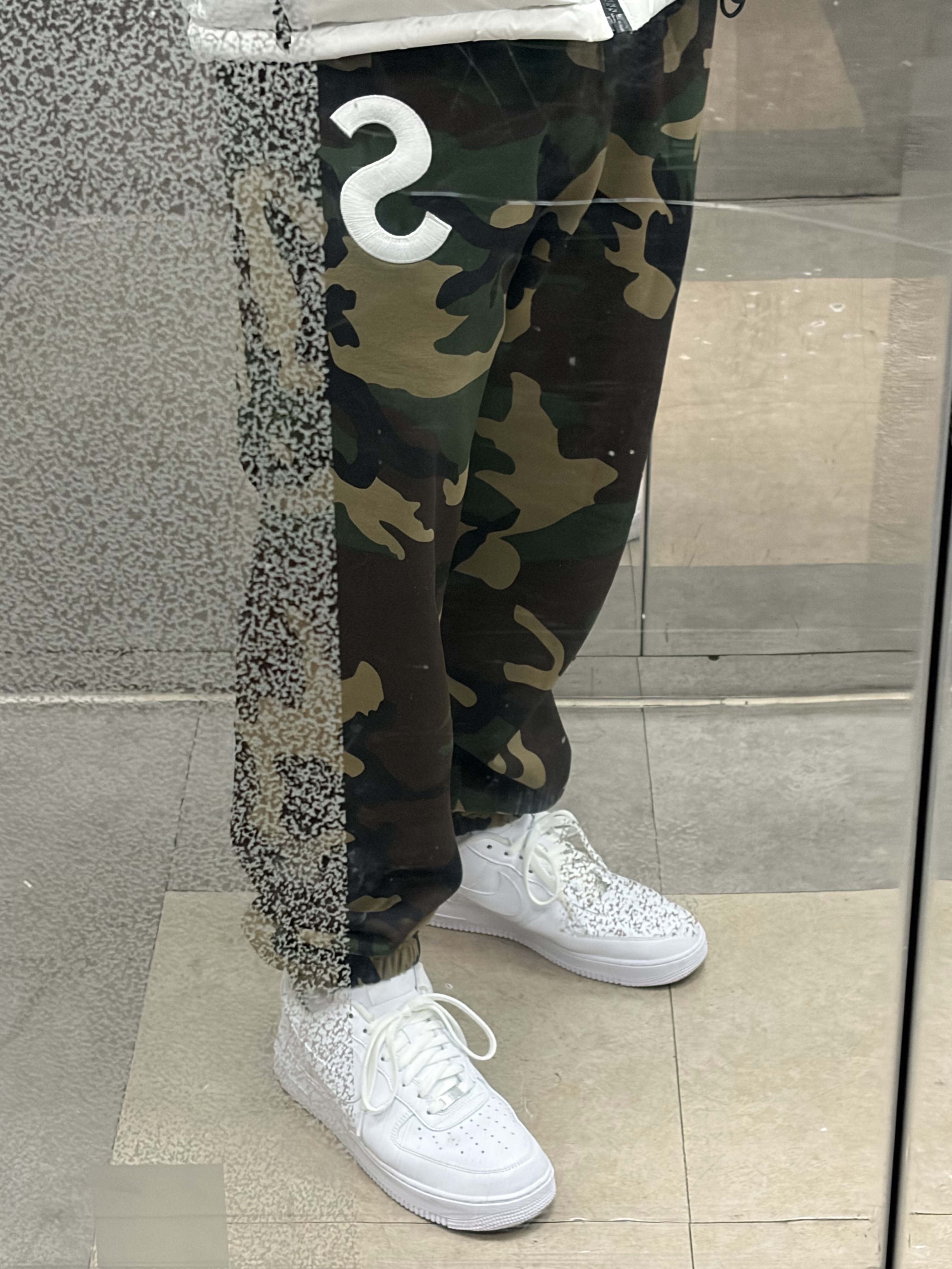 Nike Air Force 1 '07 Low White, Supreme S Logo Sweatpant Woodland Camo - 25FW 착용 스타일