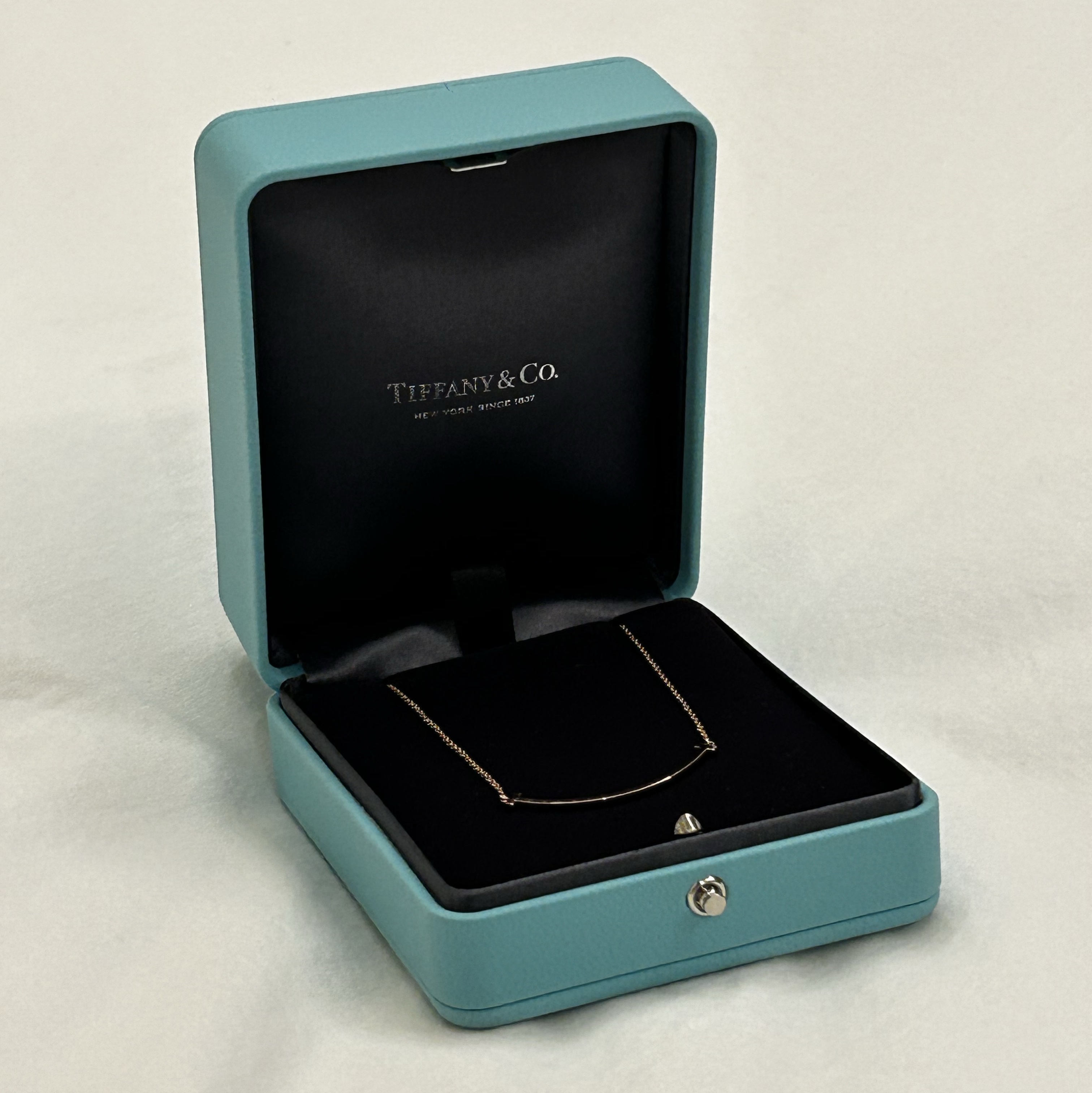 Tiffany & Co. Tiffany T Smile Pendant Small Rose Gold 착용 스타일