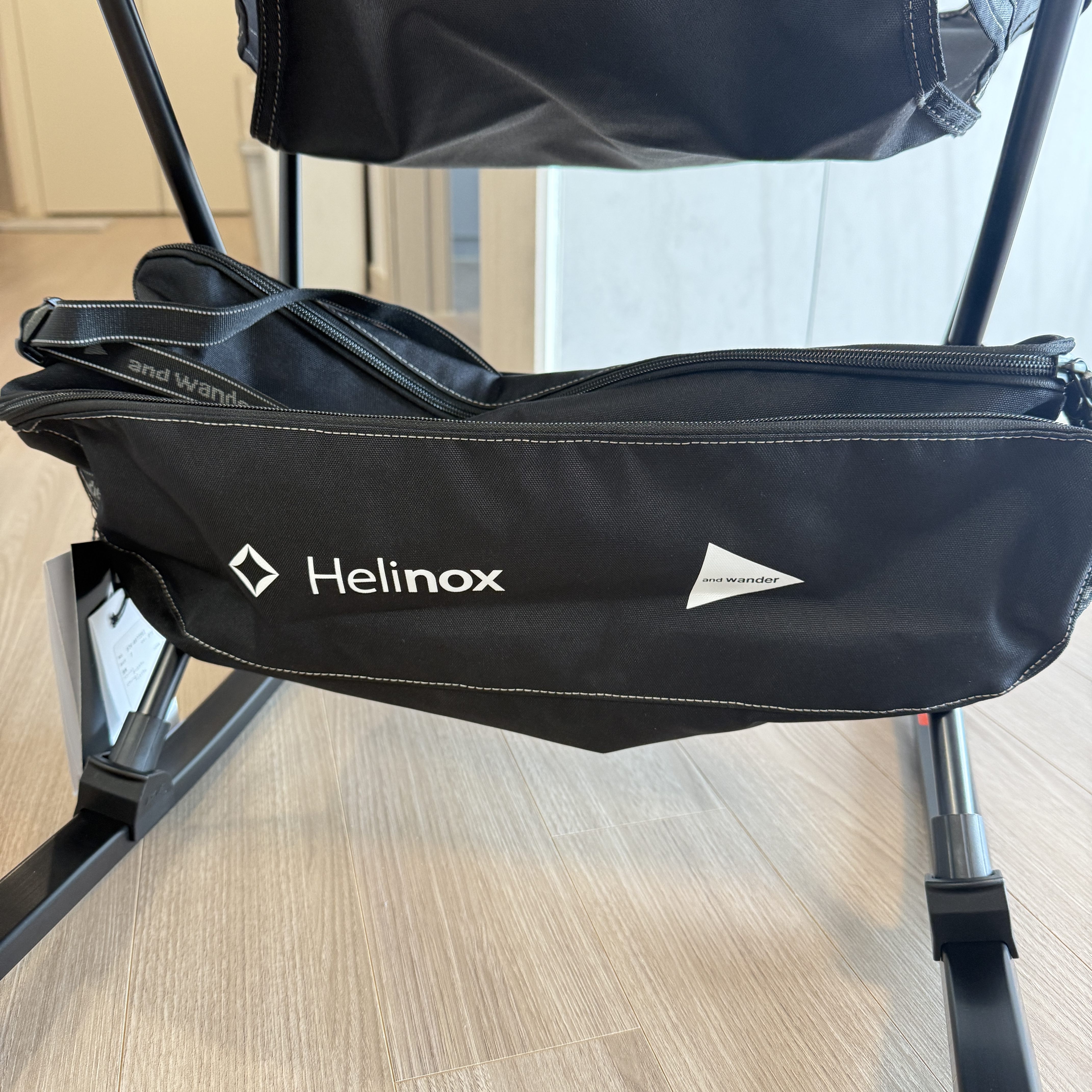 Helinox x And Wander Folding Chair Two Black 착용 스타일 - 4