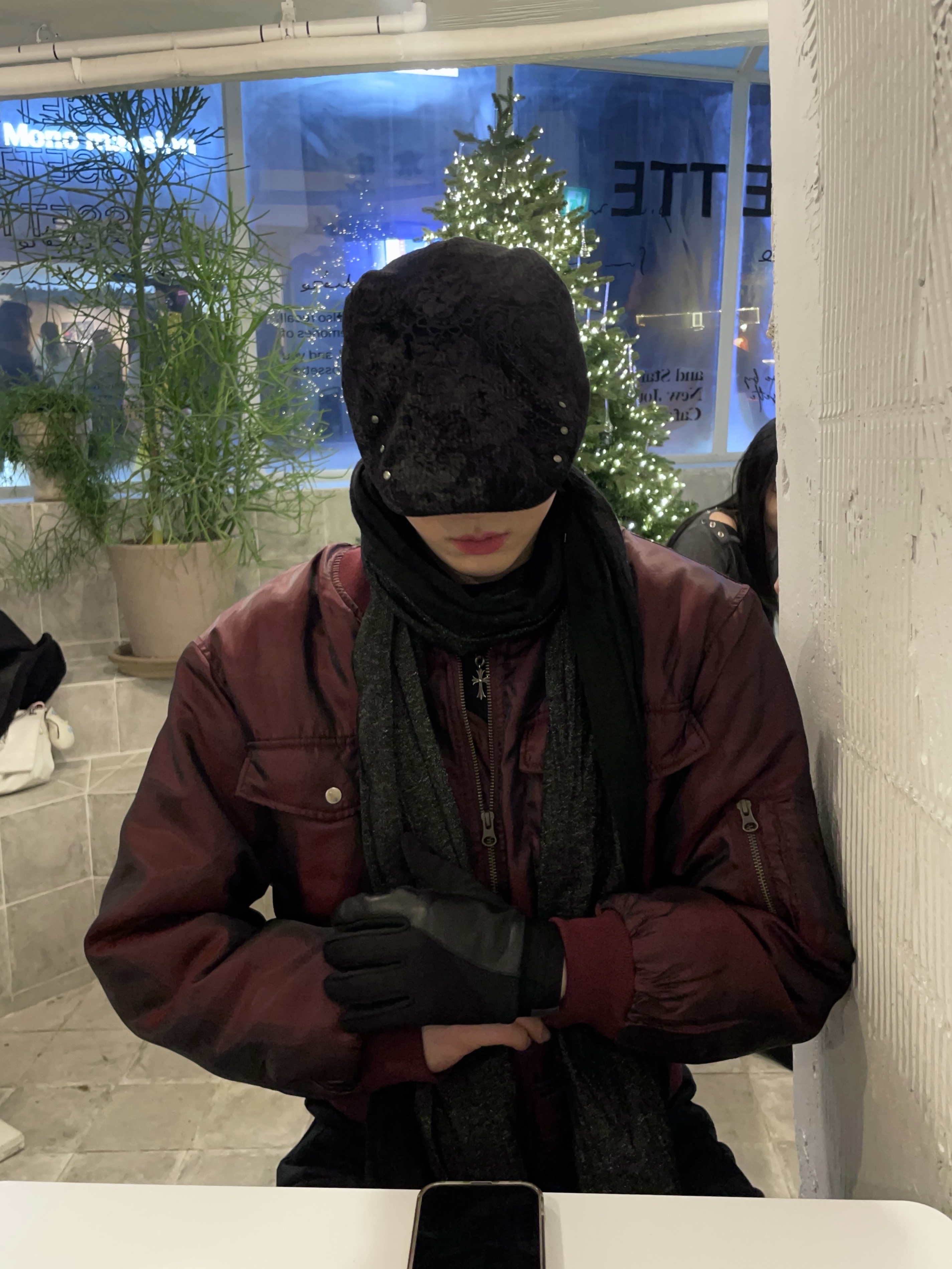 Xlim Ep.8 01 Gloves Black, Nos Couleurs Paisley Rivet Hunting Cap Black 착용 스타일