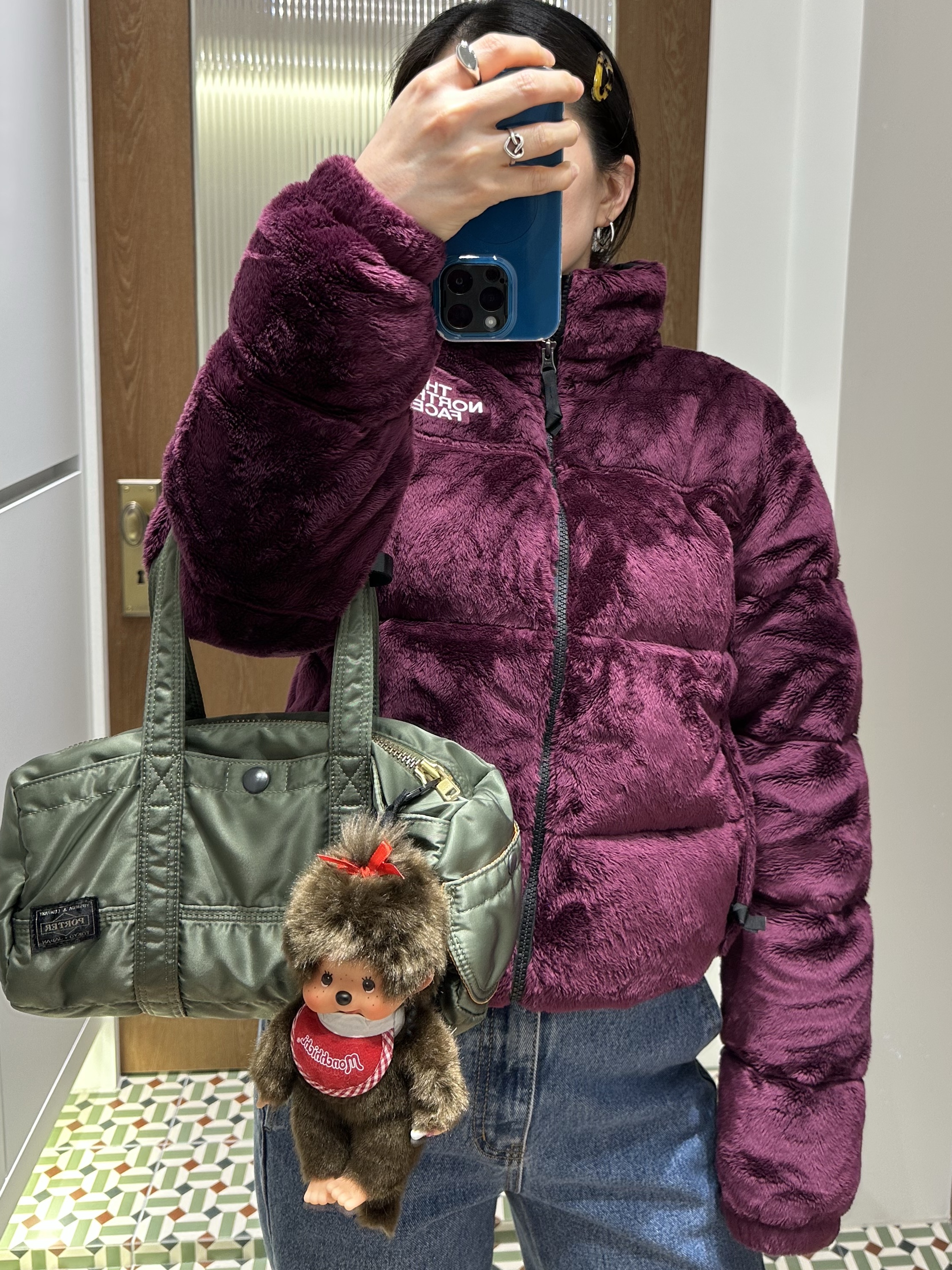(W) The North Face Versa Velour Nuptse Jacket Burgandy, UGG Classic Short Boots Chestnut 착용 스타일 - 3