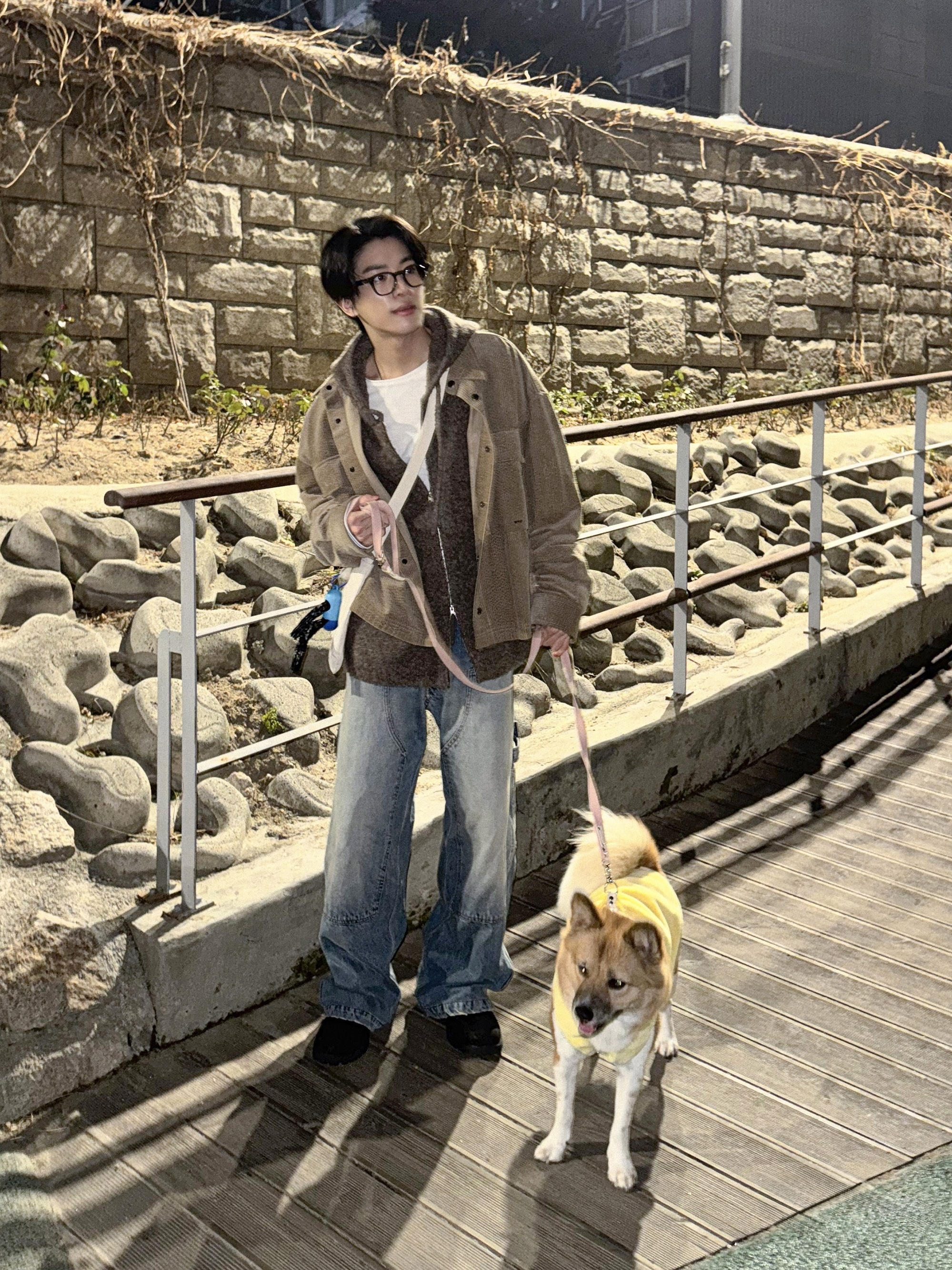 Wooyoungmi Out Pocket Corduroy Shirt Beige - 24FW, Gentle Monster Ojo GC9 Translucent Grey 착용 스타일