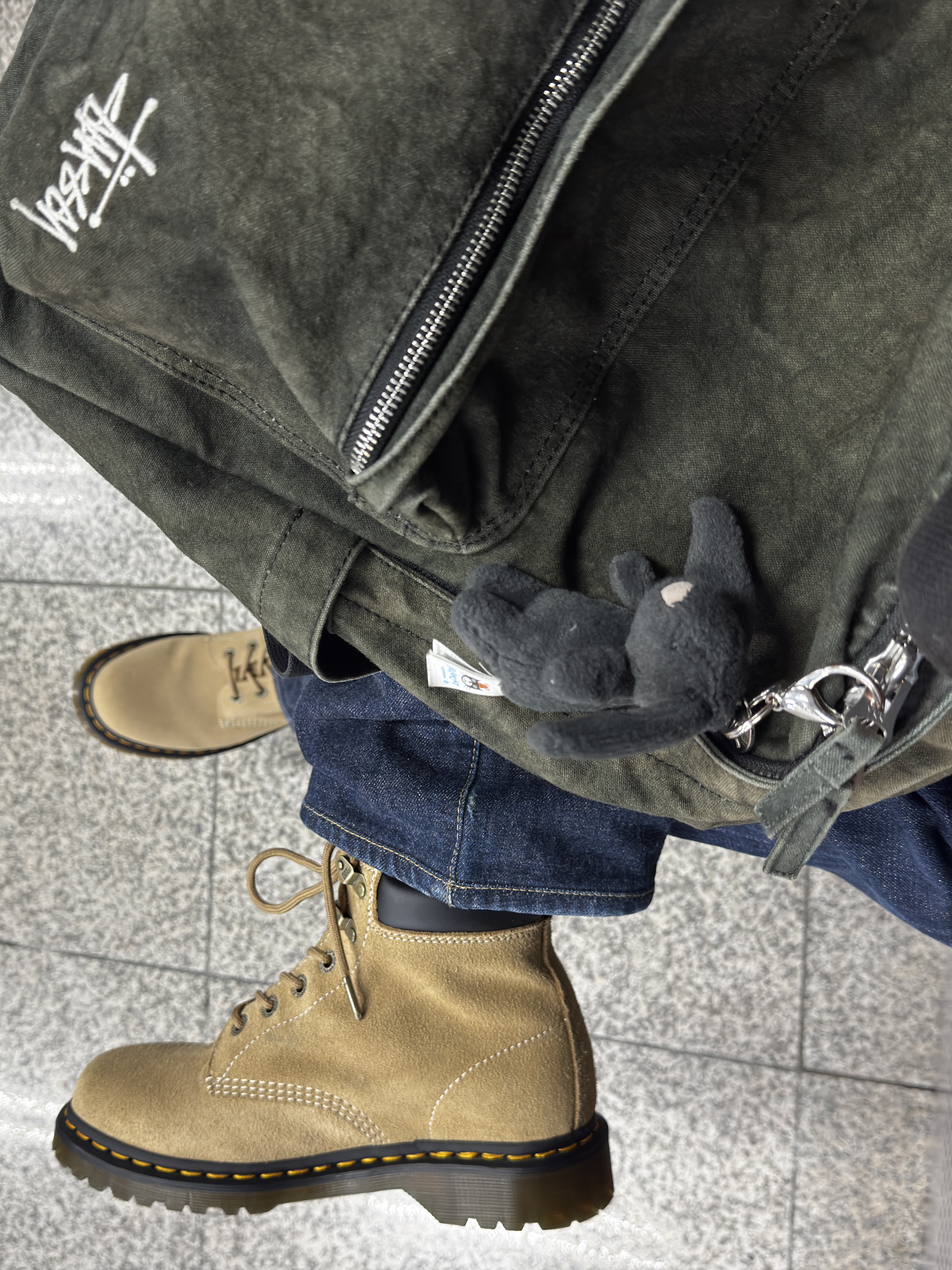 Stussy Canvas Backpack Washed Black, Stussy Needle Punch Backpack Olive 착용 스타일 - 3