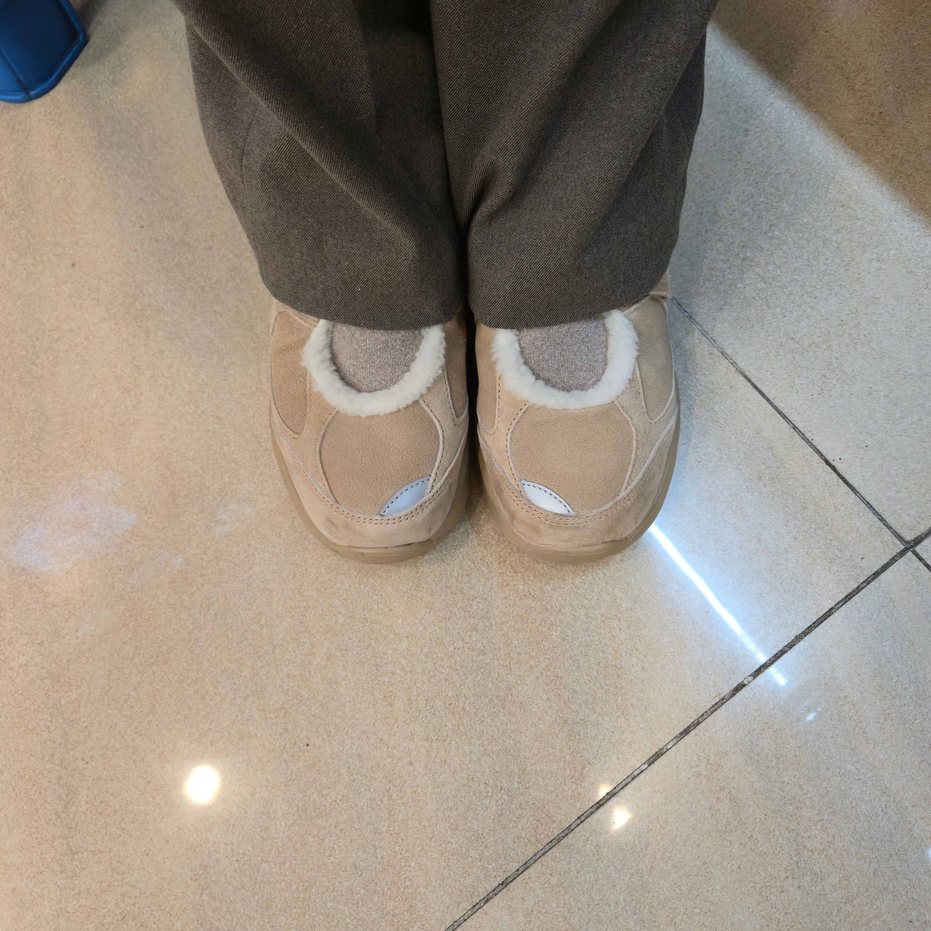 (W) New Balance Winter Breeze SD2205 Beige 착용 스타일