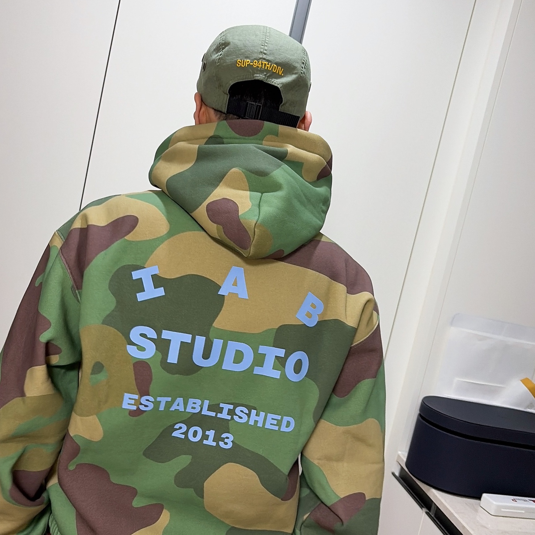Palace x The North Face Purple Label Windstopper Field Down Jacket Sage Green - 25FW, IAB Studio x Stranger Things Hunter Camo Hoodie 착용 스타일 - 4