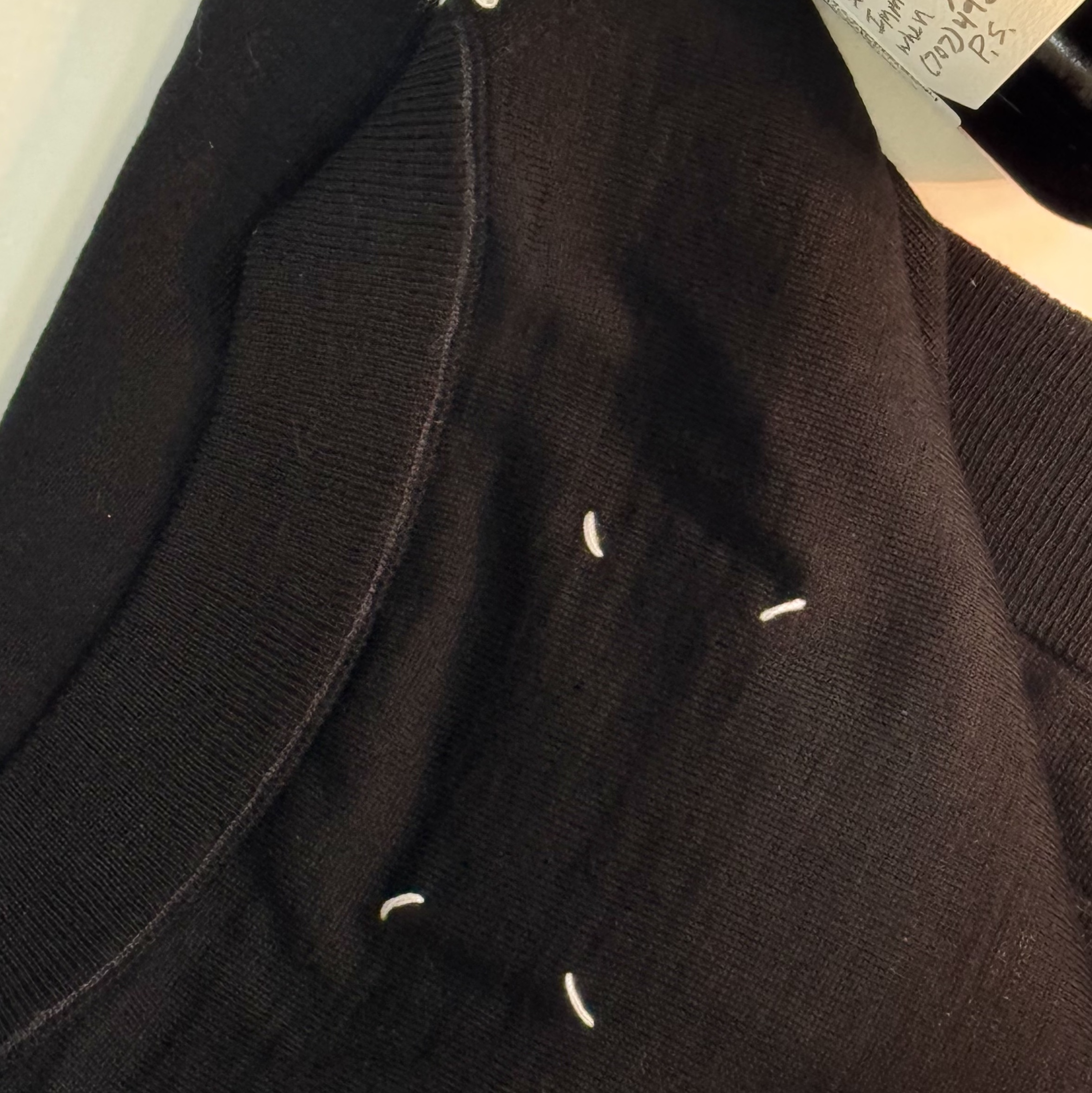 Maison Margiela Work In Progress Sweater Black, Maison Margiela Work In Progress Sweater Navy 착용 스타일 - 2