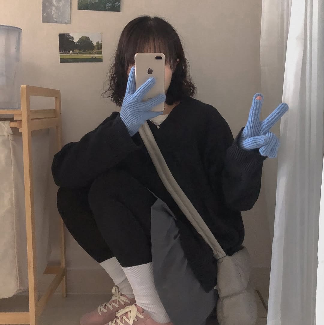 earpearp Color Block Kint Finger Hole Gloves Sky Blue 착용 스타일