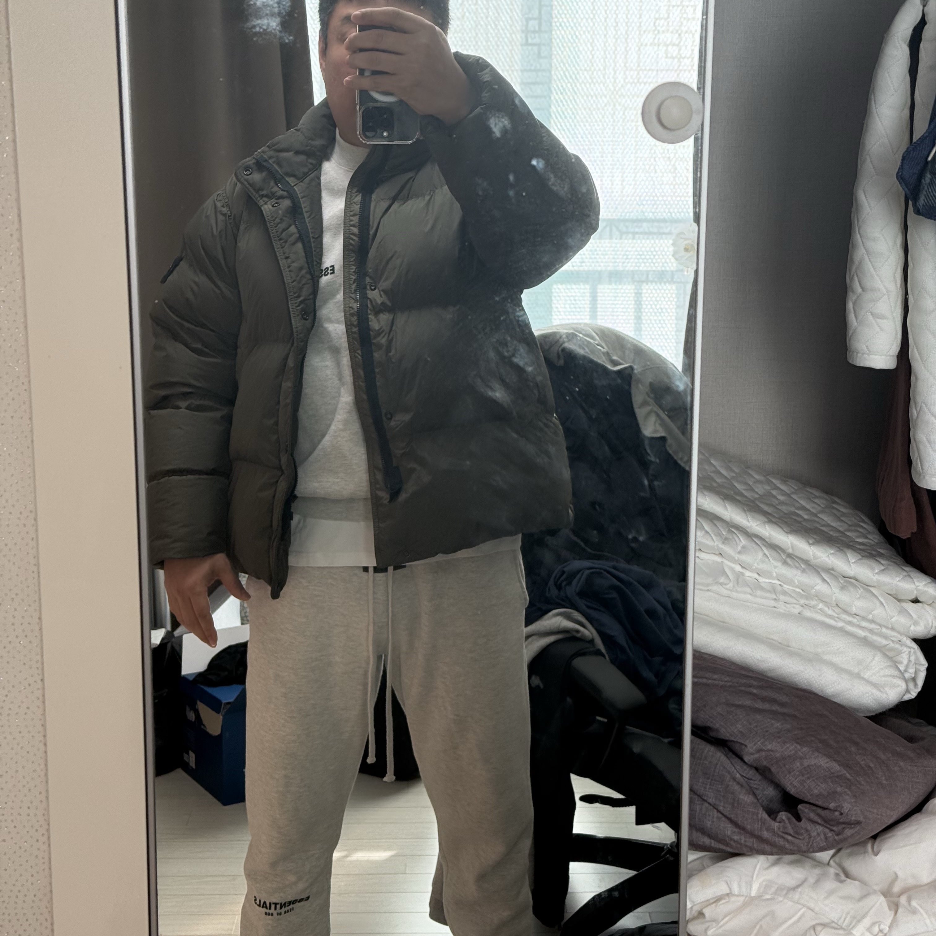 Stone Island 4100010 Crinkle Reps NY Recycled Nylon Down Jacket with Wind Resistance Military Green - 25FW 착용 스타일