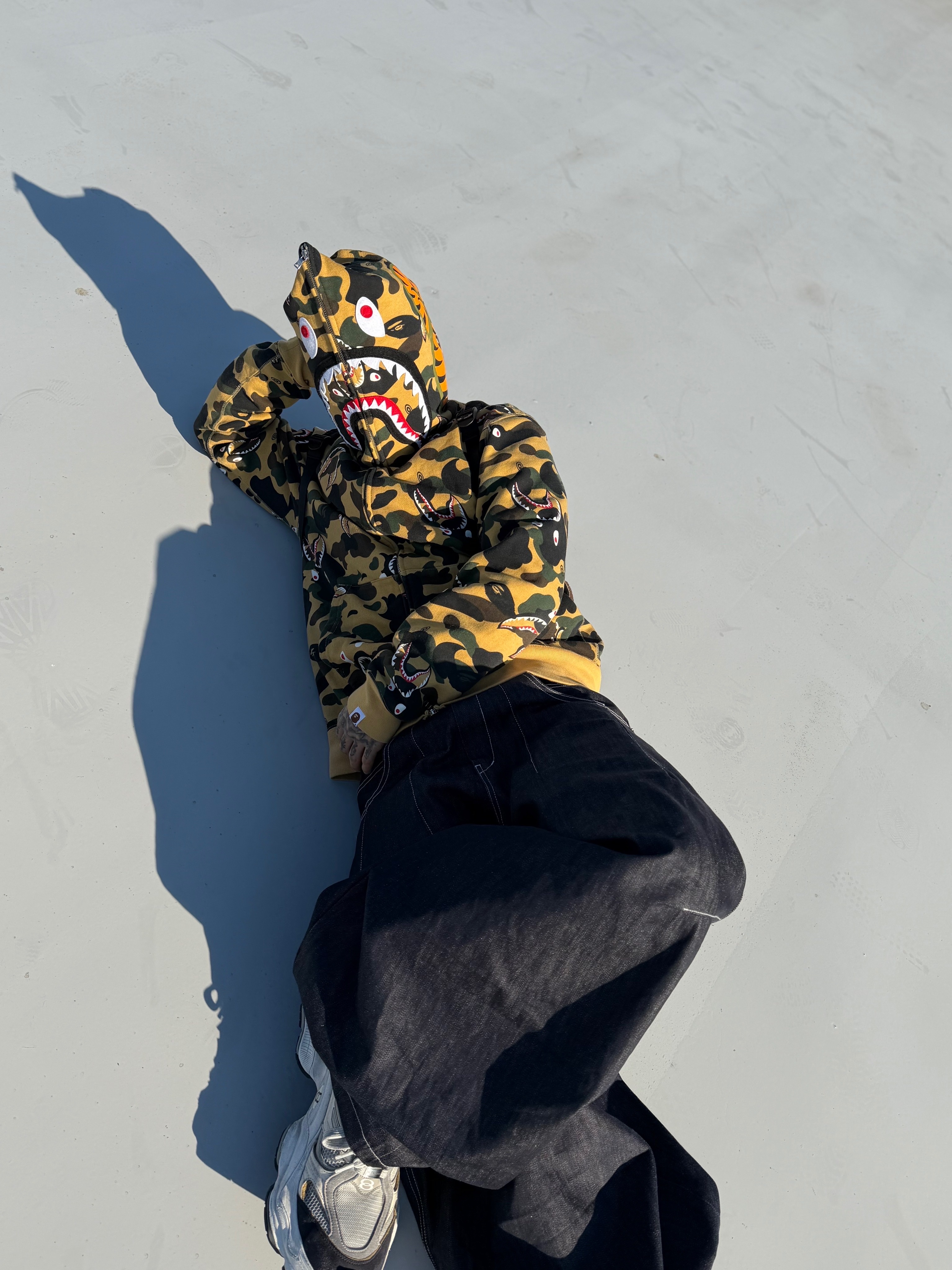 BAPE 1st Camo Shark Full Zip Hoodie Yellow, BAPE 1st Camo Jacquard Shark Hoodie Yellow 착용 스타일 - 2