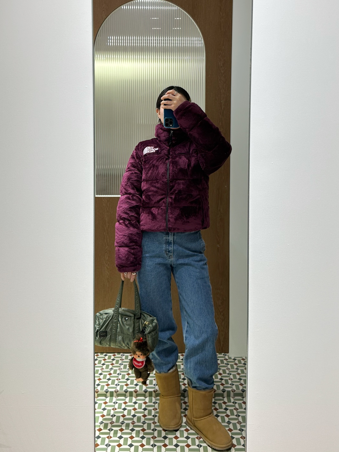 (W) The North Face Versa Velour Nuptse Jacket Burgandy, UGG Classic Short Boots Chestnut 착용 스타일 - 2