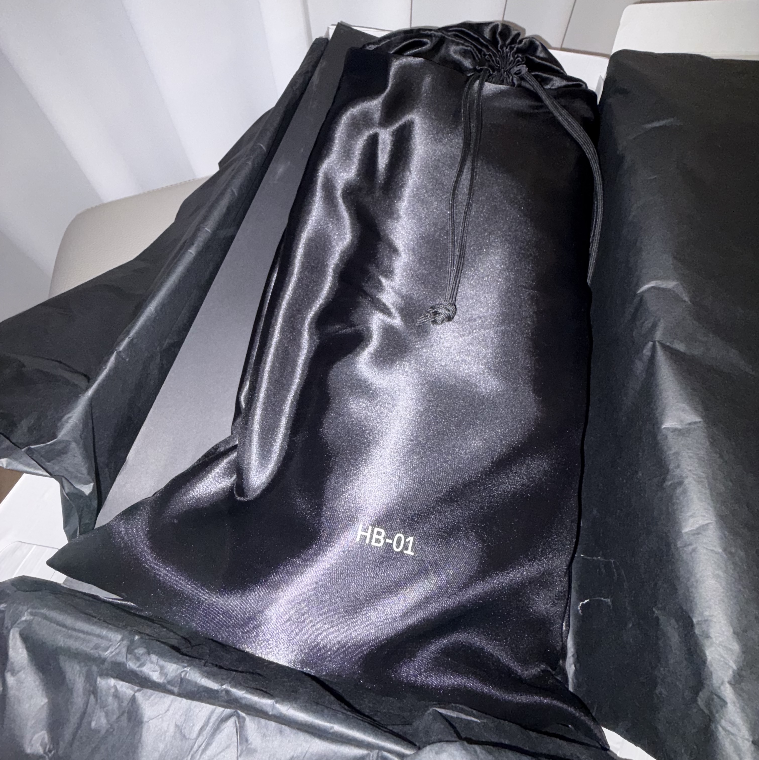 (W) Yeezy HB-01 Black 착용 스타일 - 2