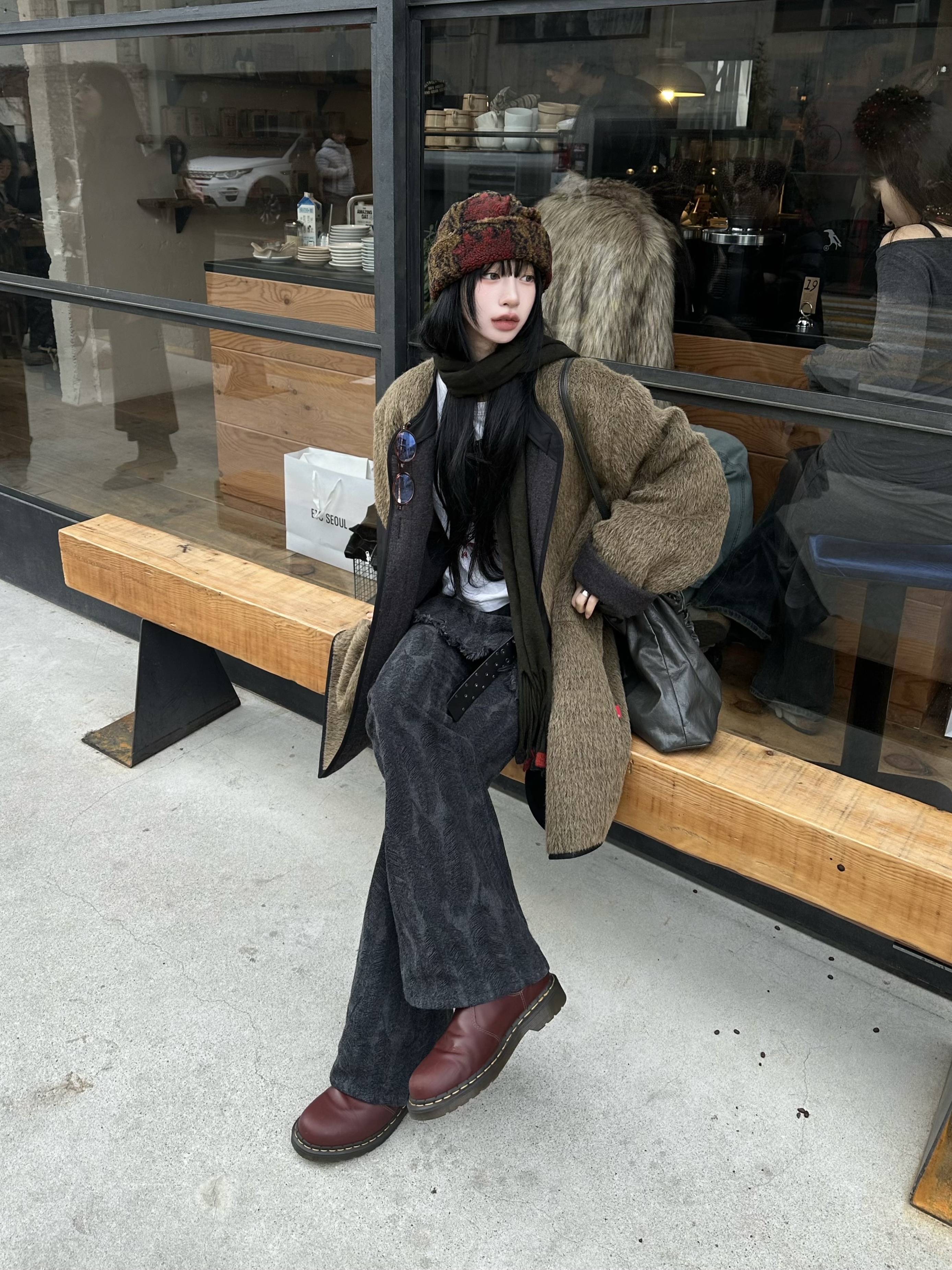 Kapital 12 oz. Magpie Denim 5P Apron-Okabellbo Black, Dr. Martens 2976 Abruzzo Leather Chelsea Boots Brown Black 착용 스타일 - 2