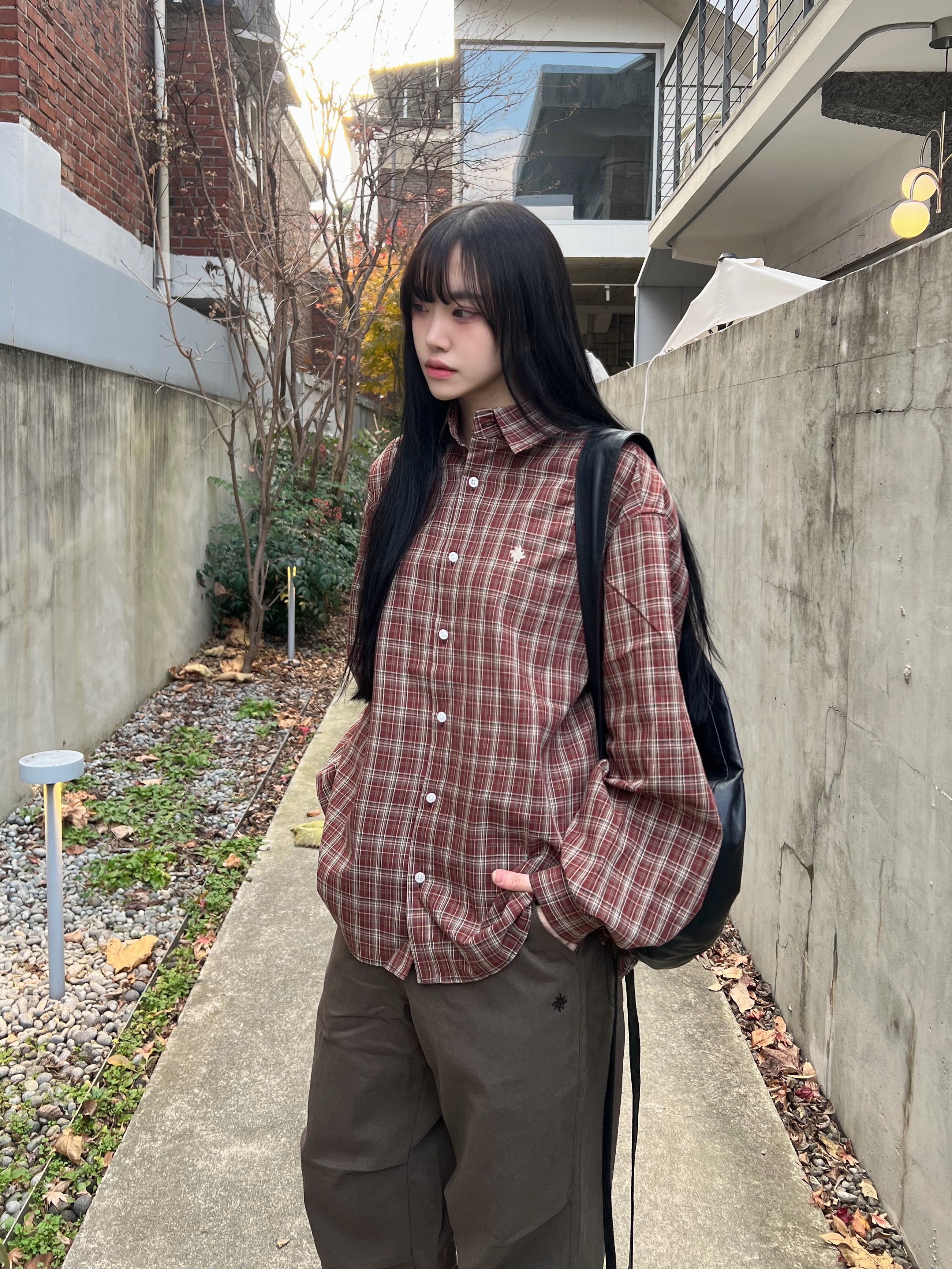 SLOW RECORD HOUSE Kane Check Shirt Brick, SLOW RECORD HOUSE Double Pintuck Cotton Pants Brown 착용 스타일 - 1