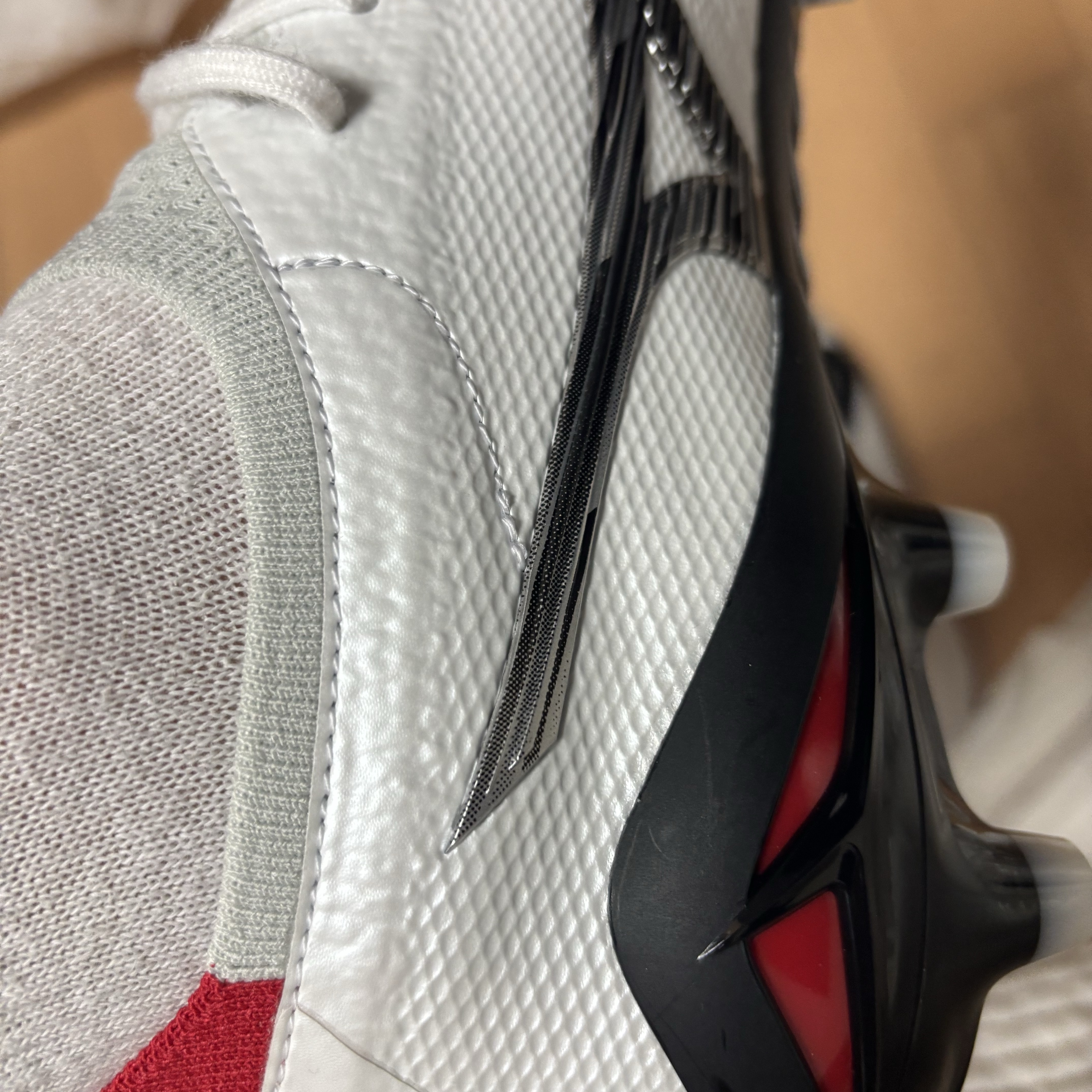 Mizuno Morelia Neo IV Beta Japan White Black Chinese Red 착용 스타일