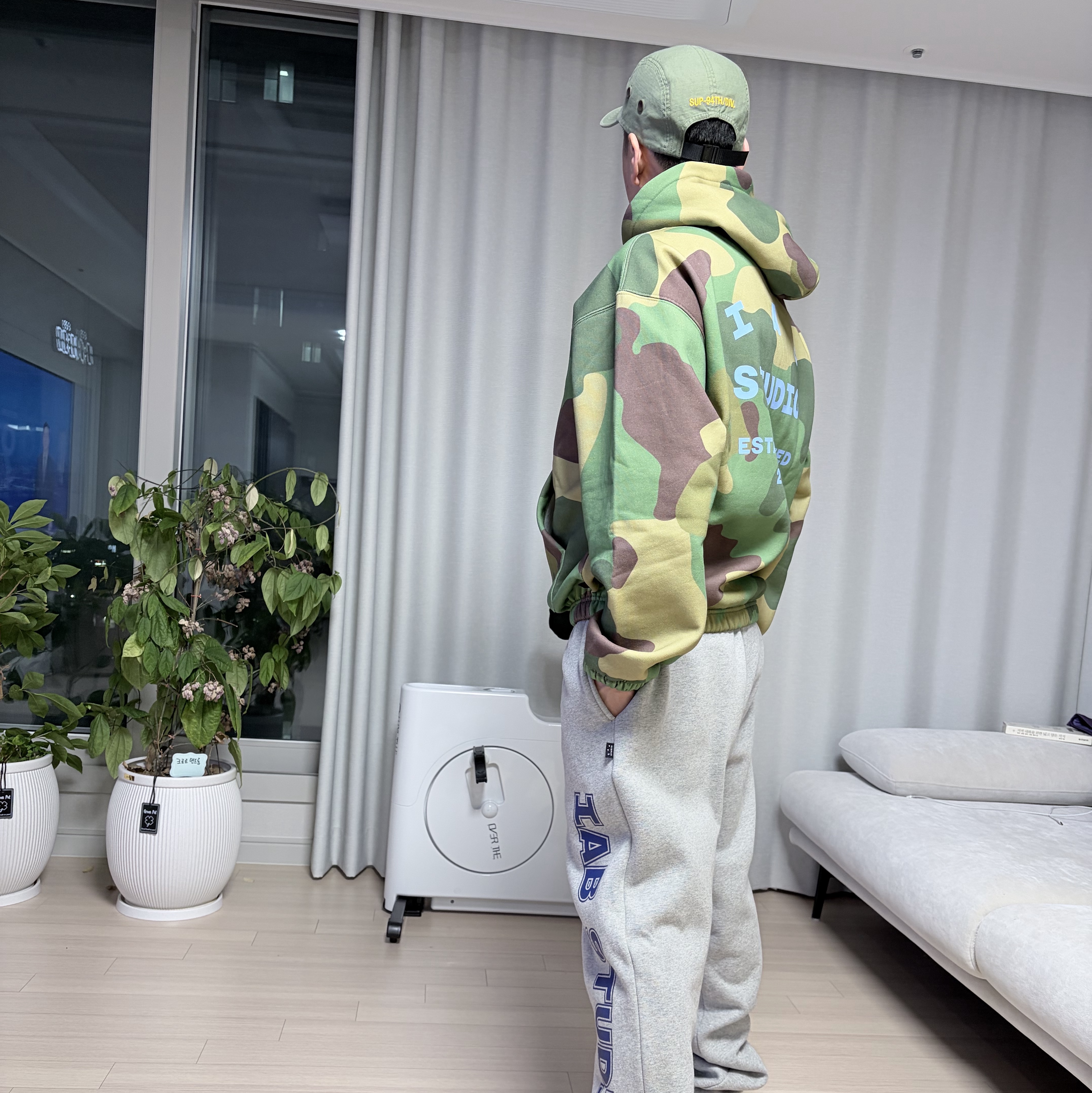 Palace x The North Face Purple Label Windstopper Field Down Jacket Sage Green - 25FW, IAB Studio x Stranger Things Hunter Camo Hoodie 착용 스타일 - 2