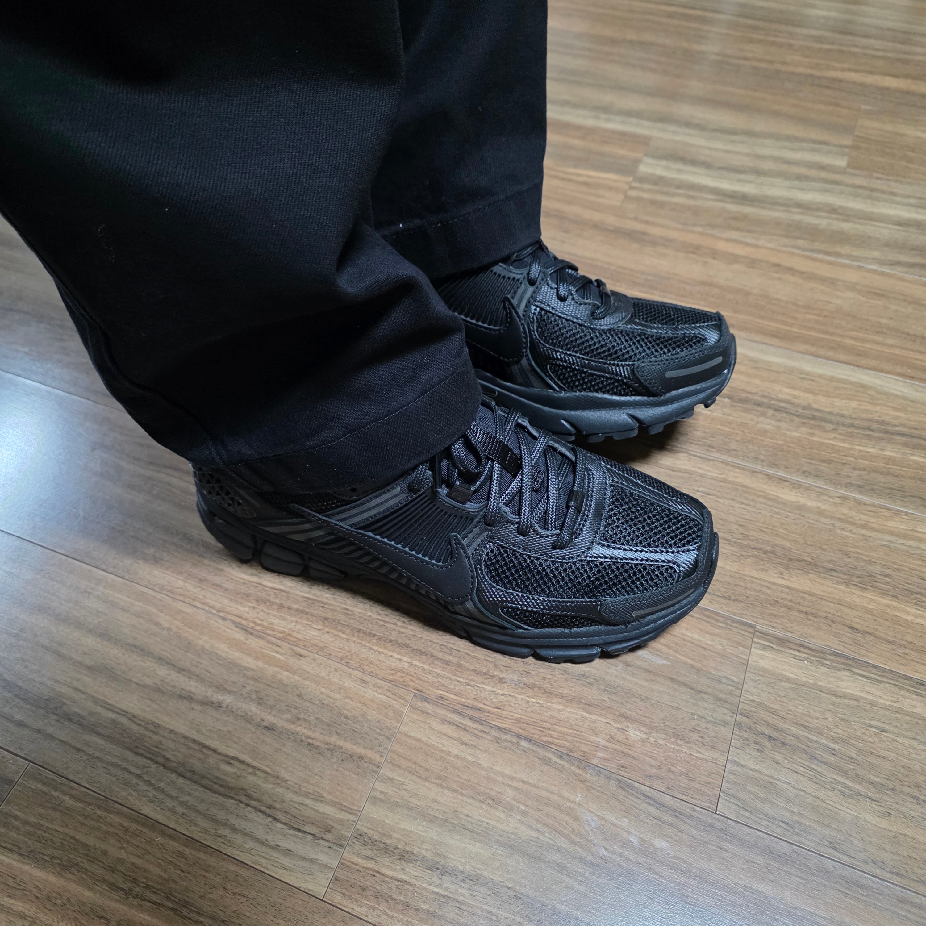 Nike Zoom Vomero 5 SP Black 착용 스타일
