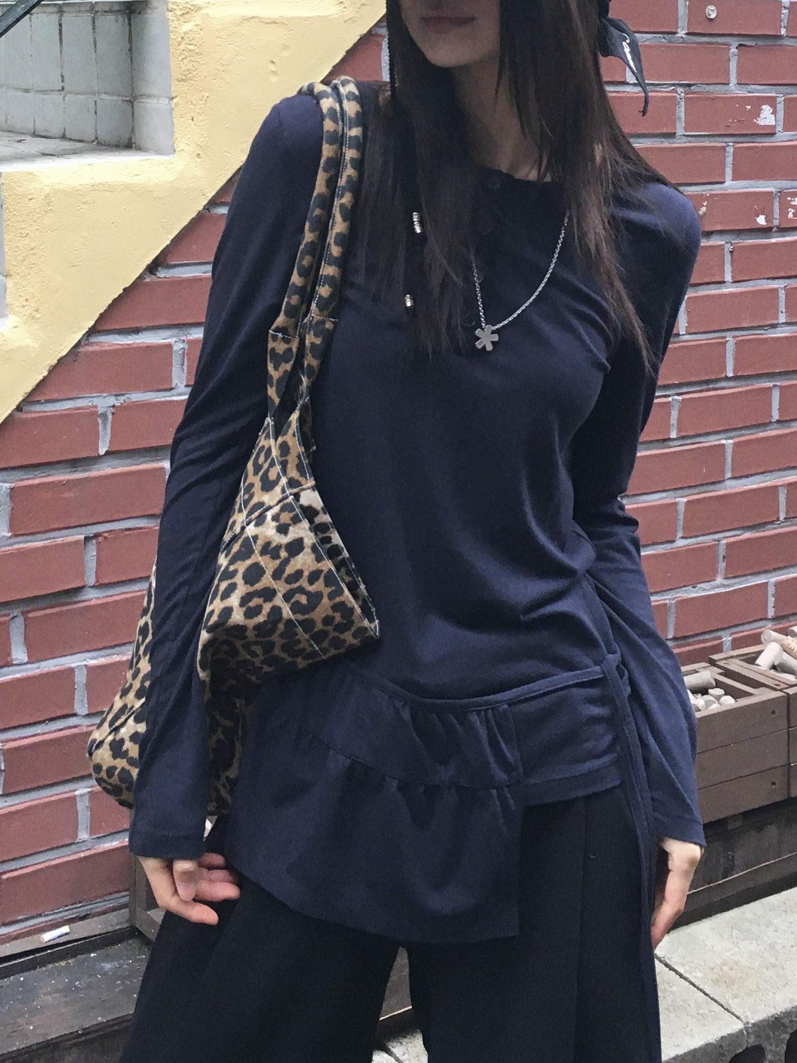 AMOU Molly One Tuck Sweat Pants Black 착용 스타일 - 4