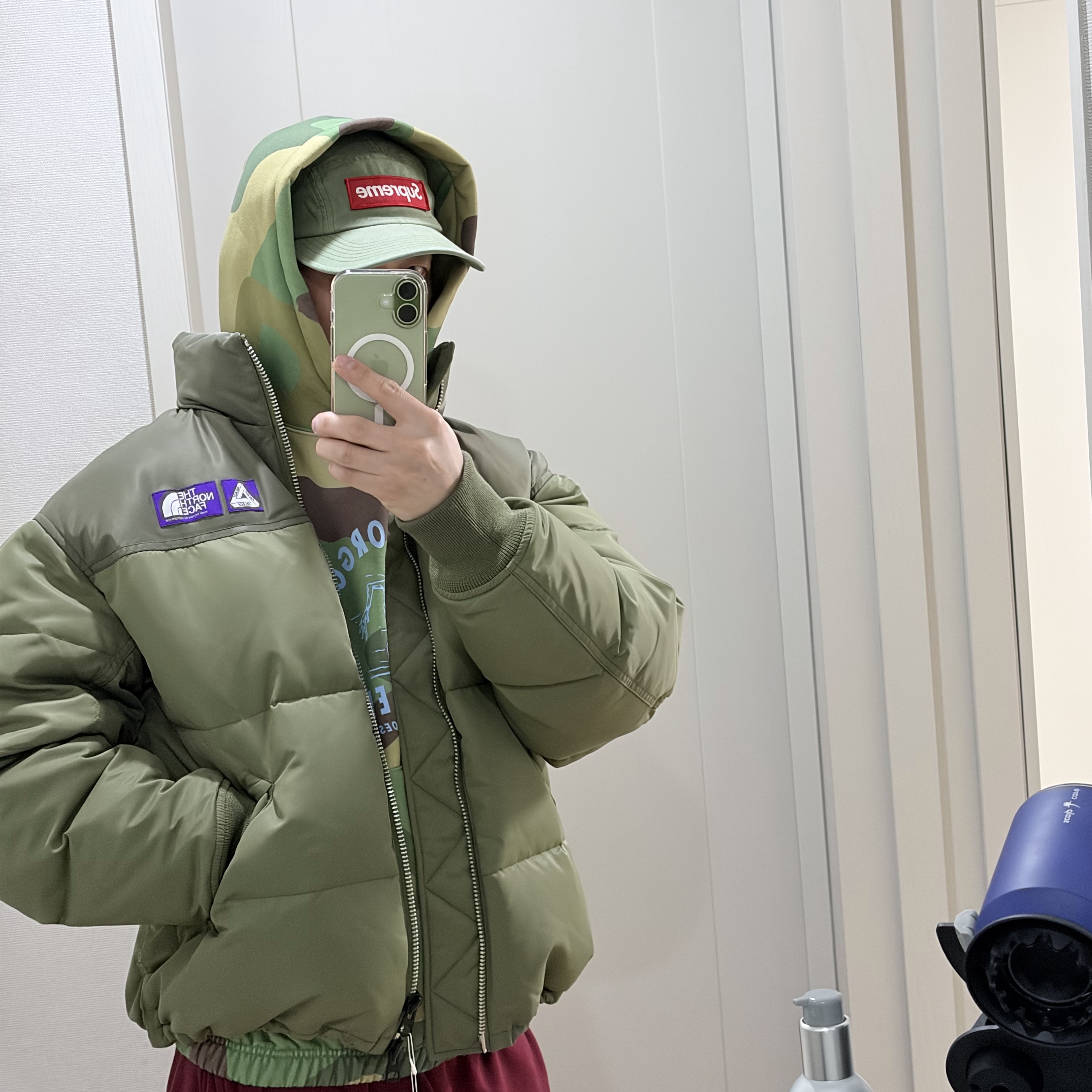Palace x The North Face Purple Label Windstopper Field Down Jacket Sage Green - 25FW, IAB Studio x Stranger Things Hunter Camo Hoodie 착용 스타일 - 1