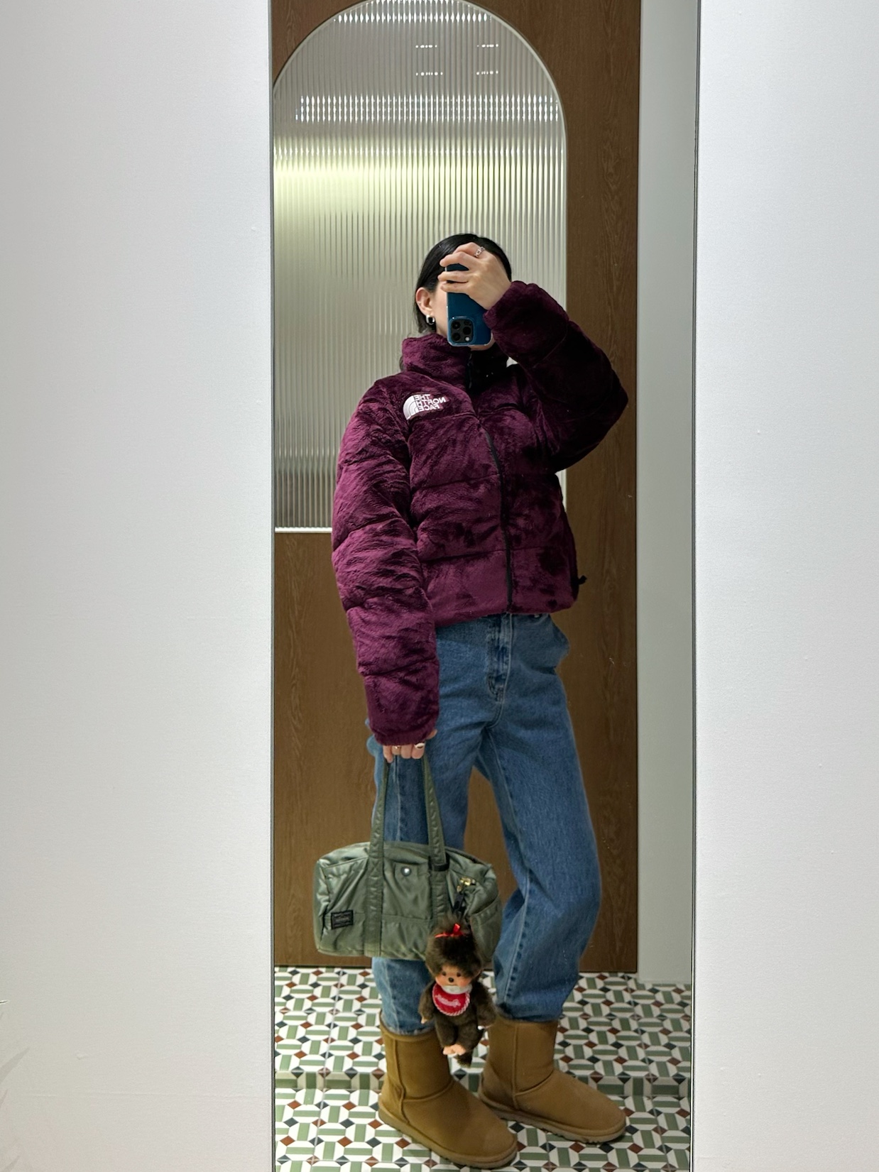 (W) The North Face Versa Velour Nuptse Jacket Burgandy, UGG Classic Short Boots Chestnut 착용 스타일 - 1