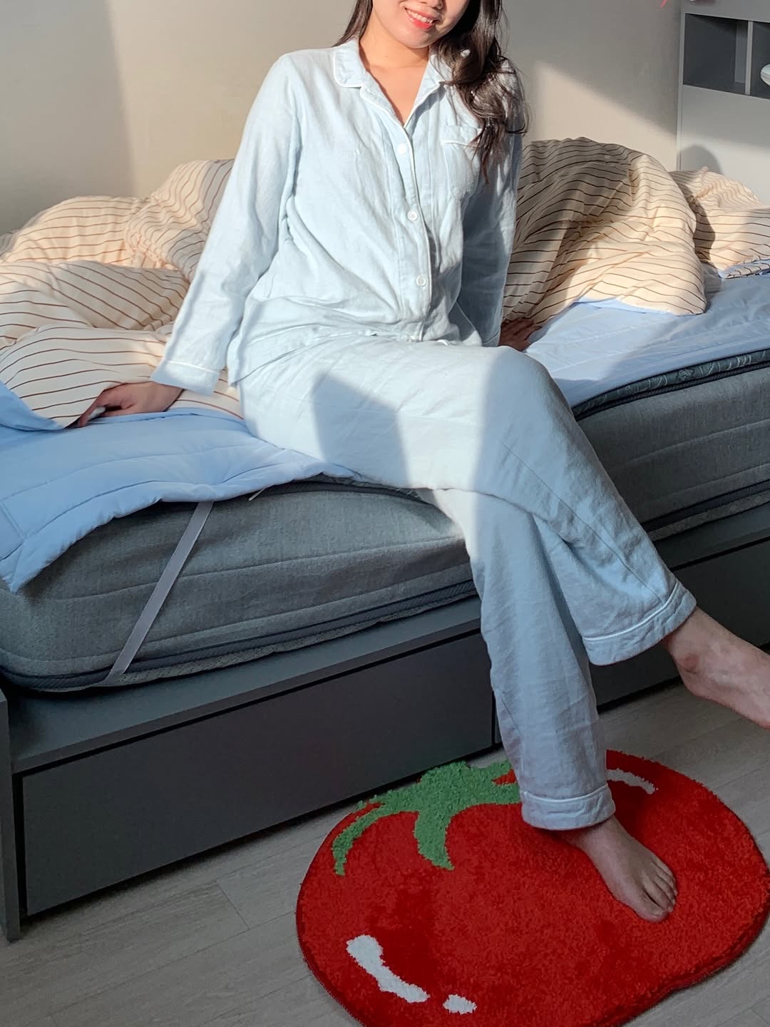 earpearp Tomato Tufting Rug 착용 스타일