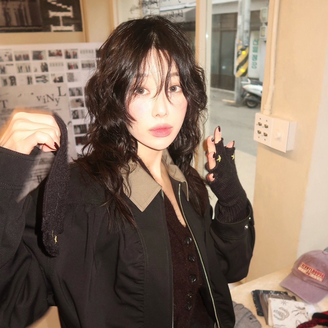 Thevinylhouse Mixed Collar Blouson Jacket Black, Thevinylhouse Stars Hand Warmer Black 착용 스타일