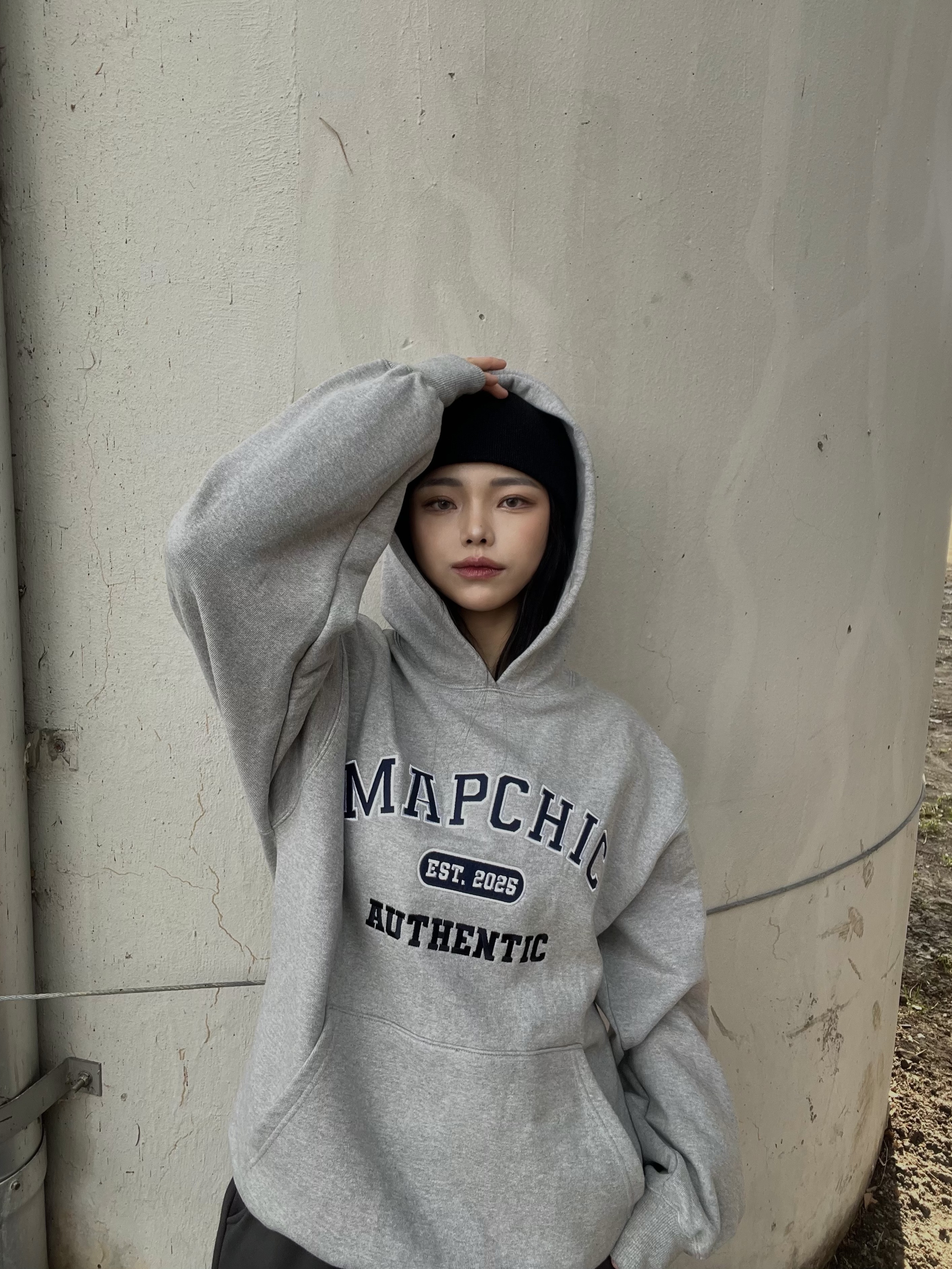 Balenciaga Circuit Sneaker White Silver 착용 스타일 - 5