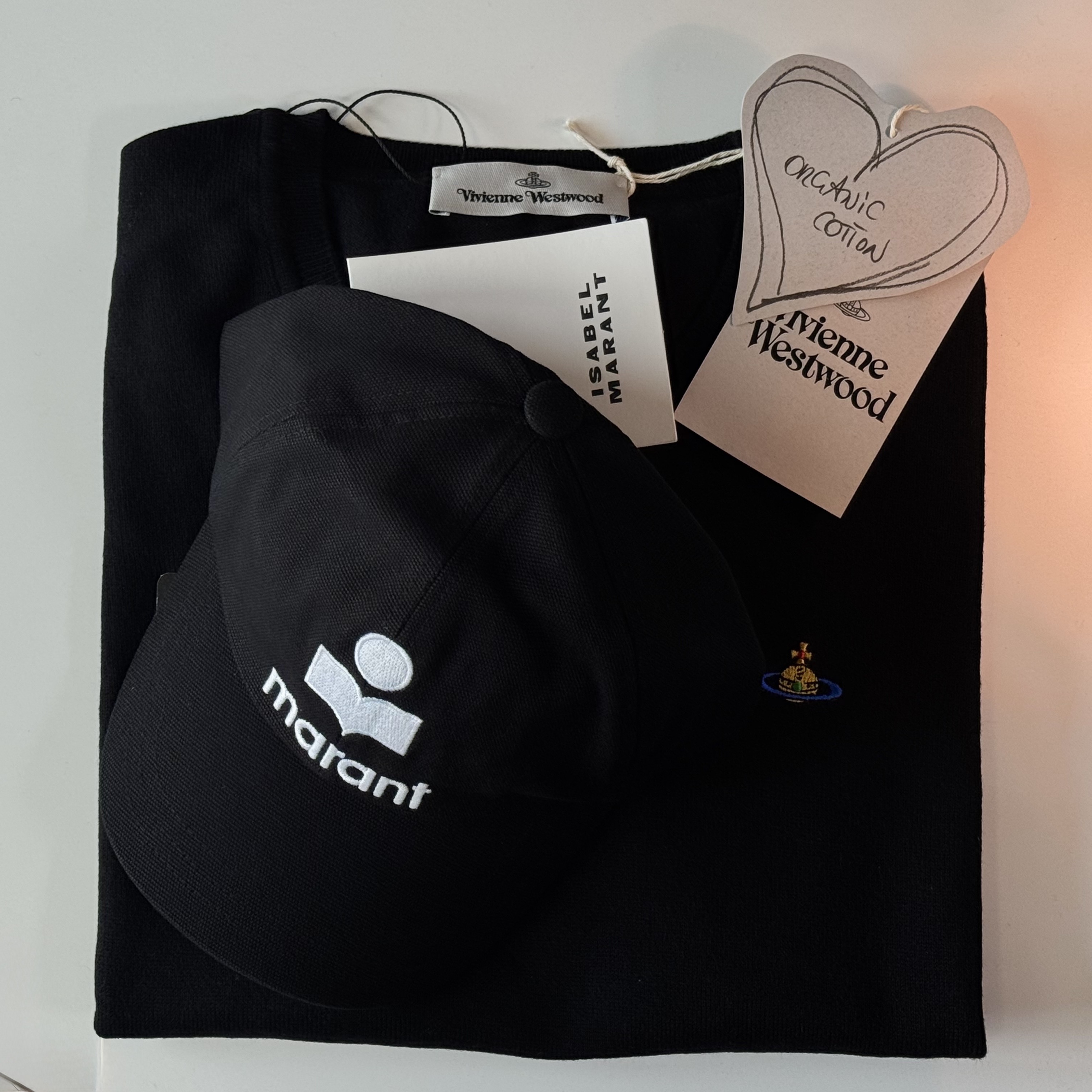 (W) Vivienne Westwood Bea Jumper Black, Vivienne Westwood Nappa Leather Half Moon Card Holder Black 착용 스타일 - 3