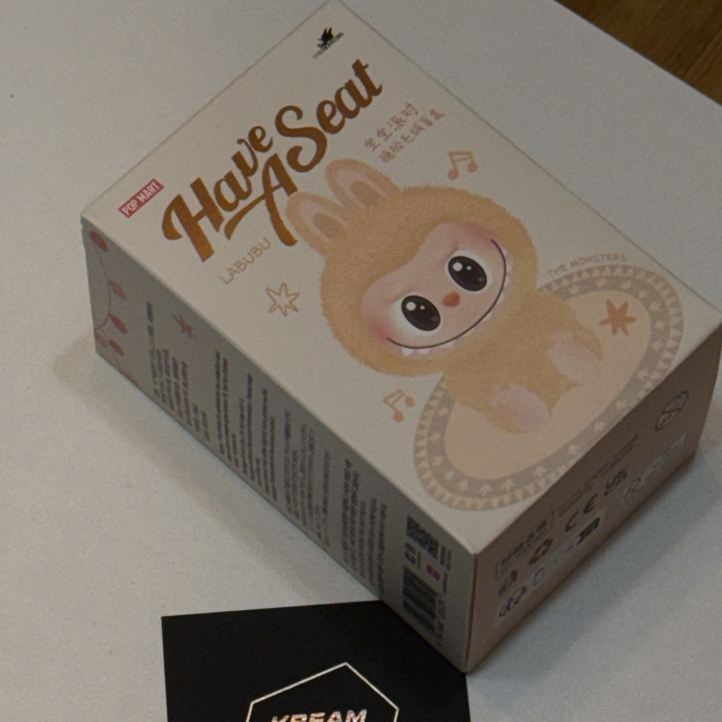 Pop Mart Labubu Let's Play Together Doll Series Sealed Case (1 Blind Box) 착용 스타일