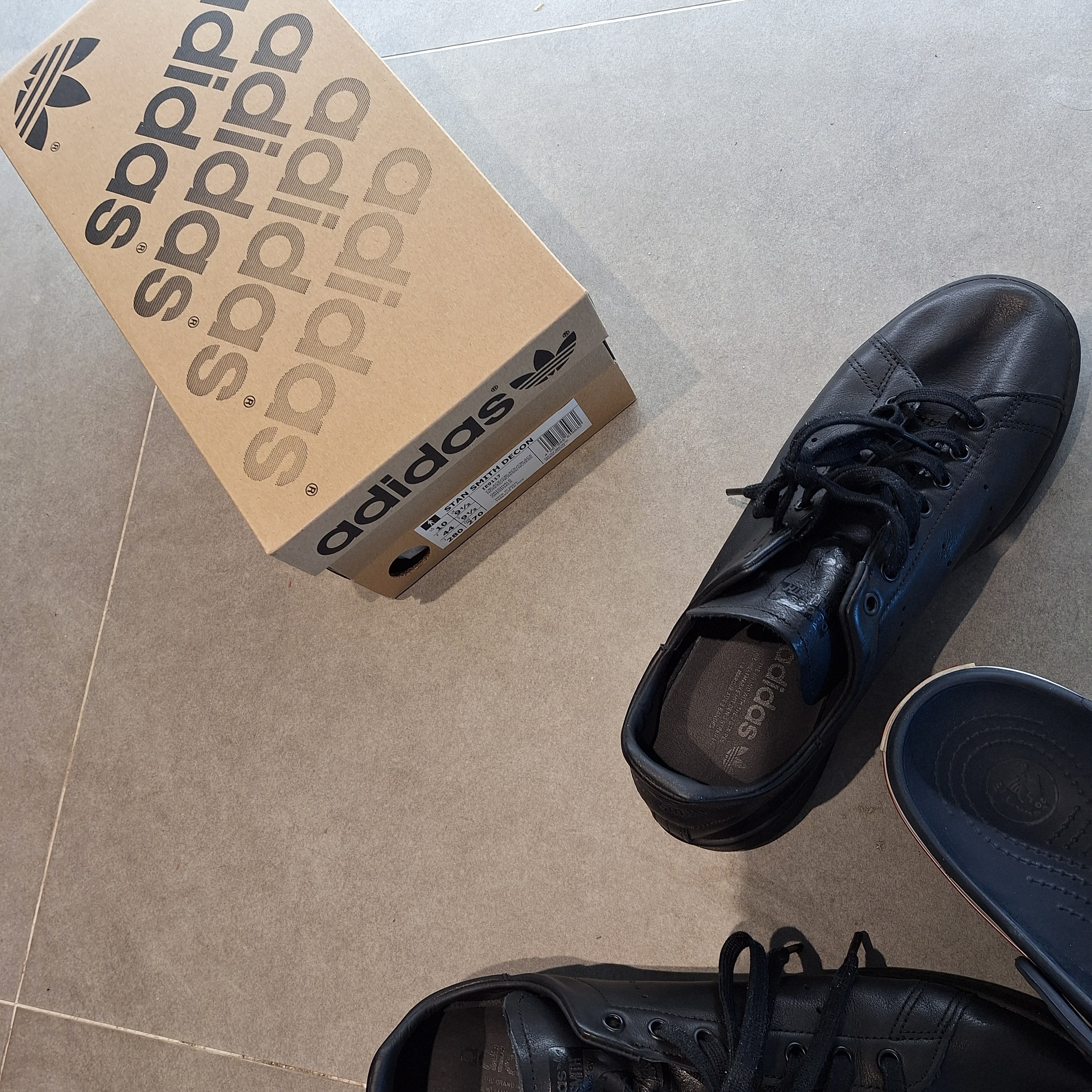 Adidas Stan Smith Decon Core Black 착용 스타일 - 2