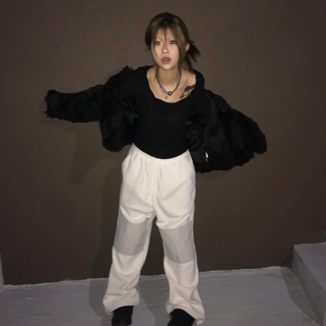 SPORT CHAMBER Grid Fleece Pants Ivory 착용 스타일 - 4