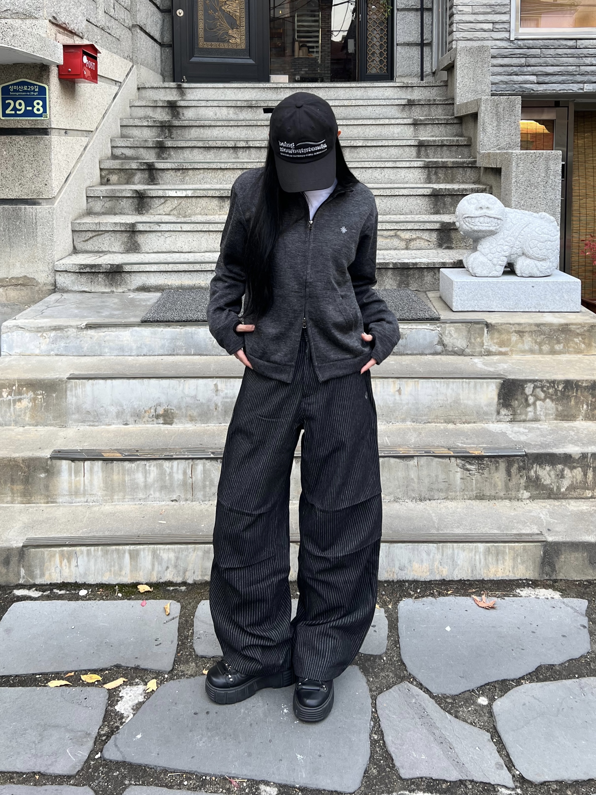 SLOW RECORD HOUSE Track Zip-Up Cardigan Charcoal, SLOW RECORD HOUSE Double Pintuck Stripe Denim Pants 착용 스타일 - 1