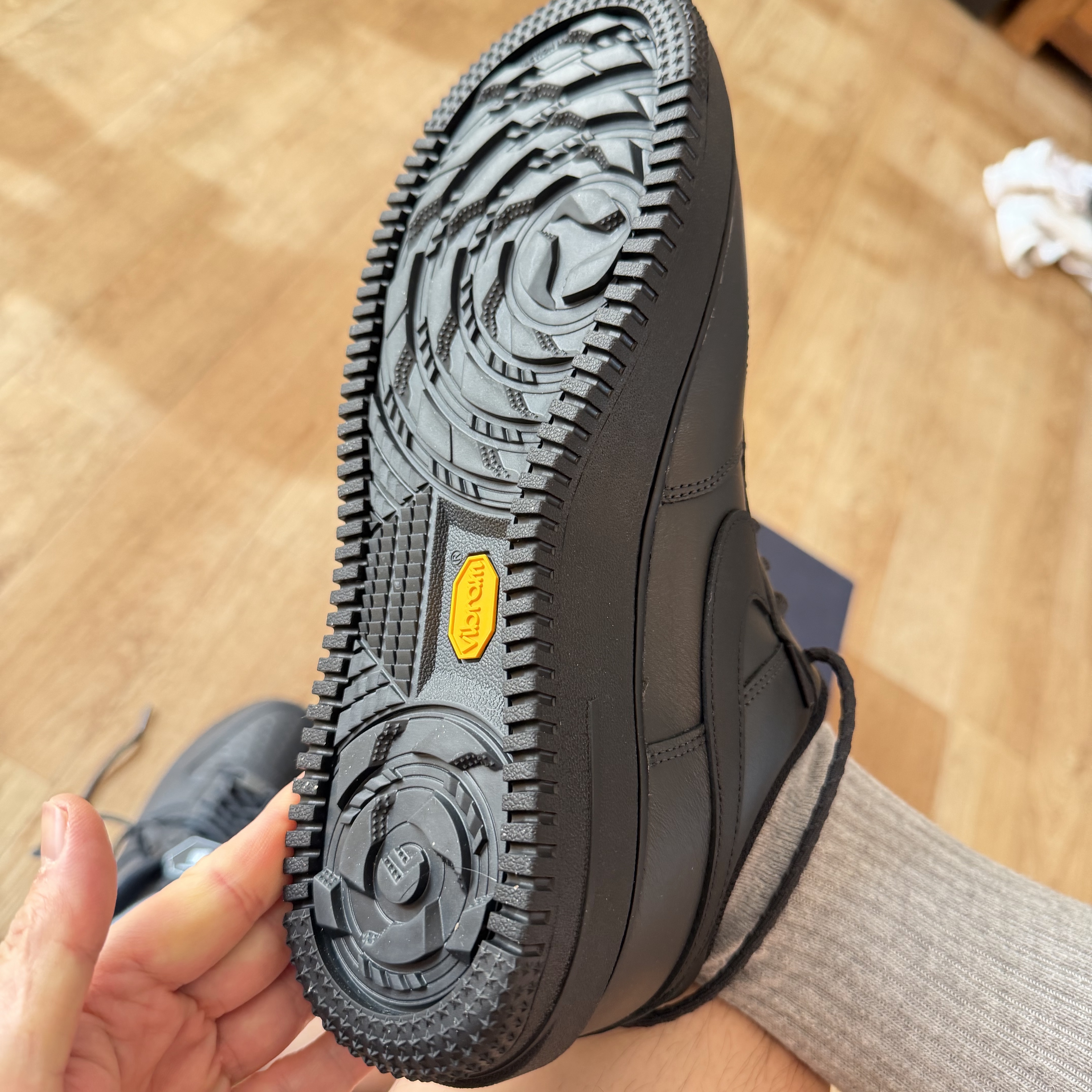 Nike Air Force 1 Low Gore-Tex Vibram Off Noir and Black 착용 스타일 - 7