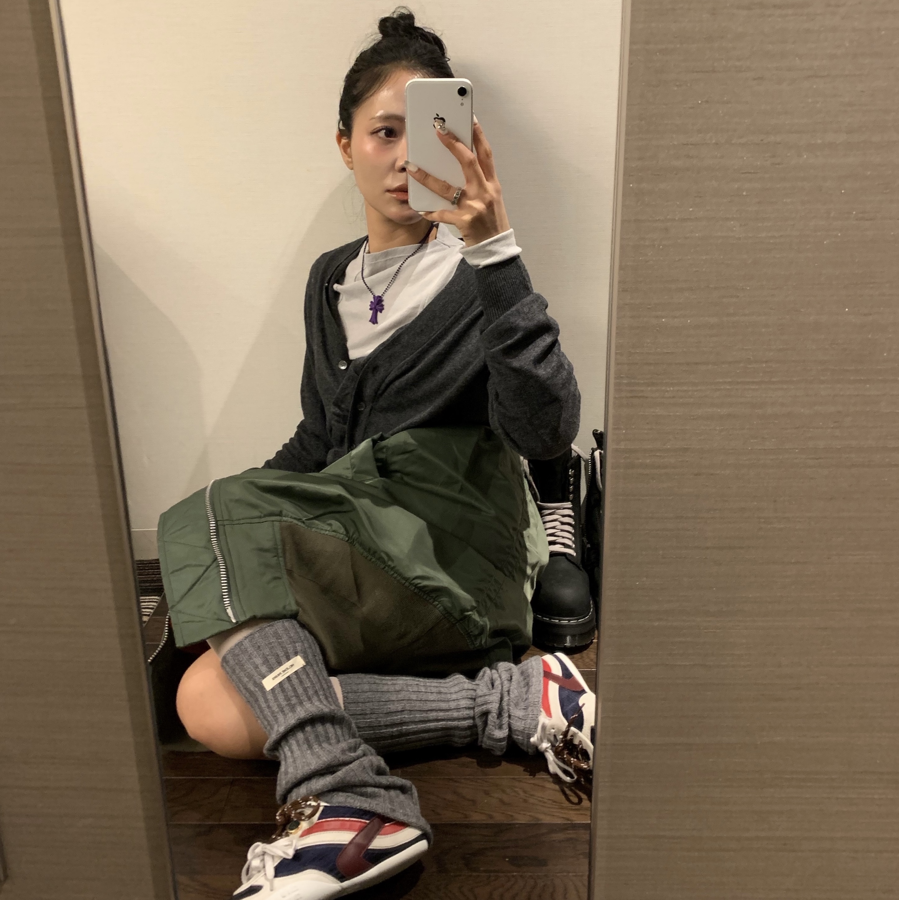Chrome Hearts Silichrome CH Cross Pendant Purple 2022/2023, (W) Miu Miu Gymnasium Sneakers Blue 착용 스타일 - 3