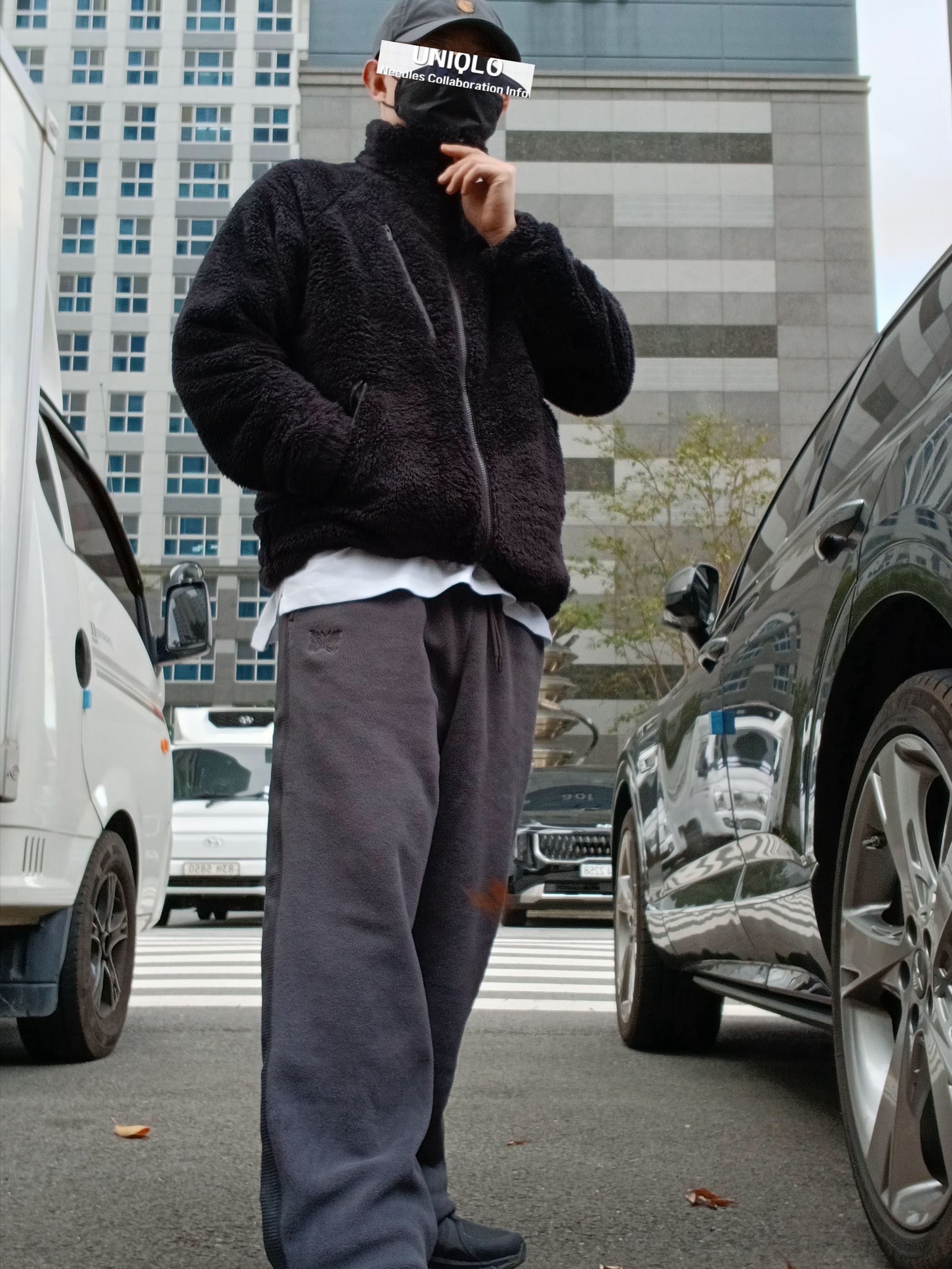 Uniqlo x Needles Fleece Wide Pants Dark Gray - KR, Uniqlo x Needles Fleece Jacket Black - KR 착용 스타일 - 1