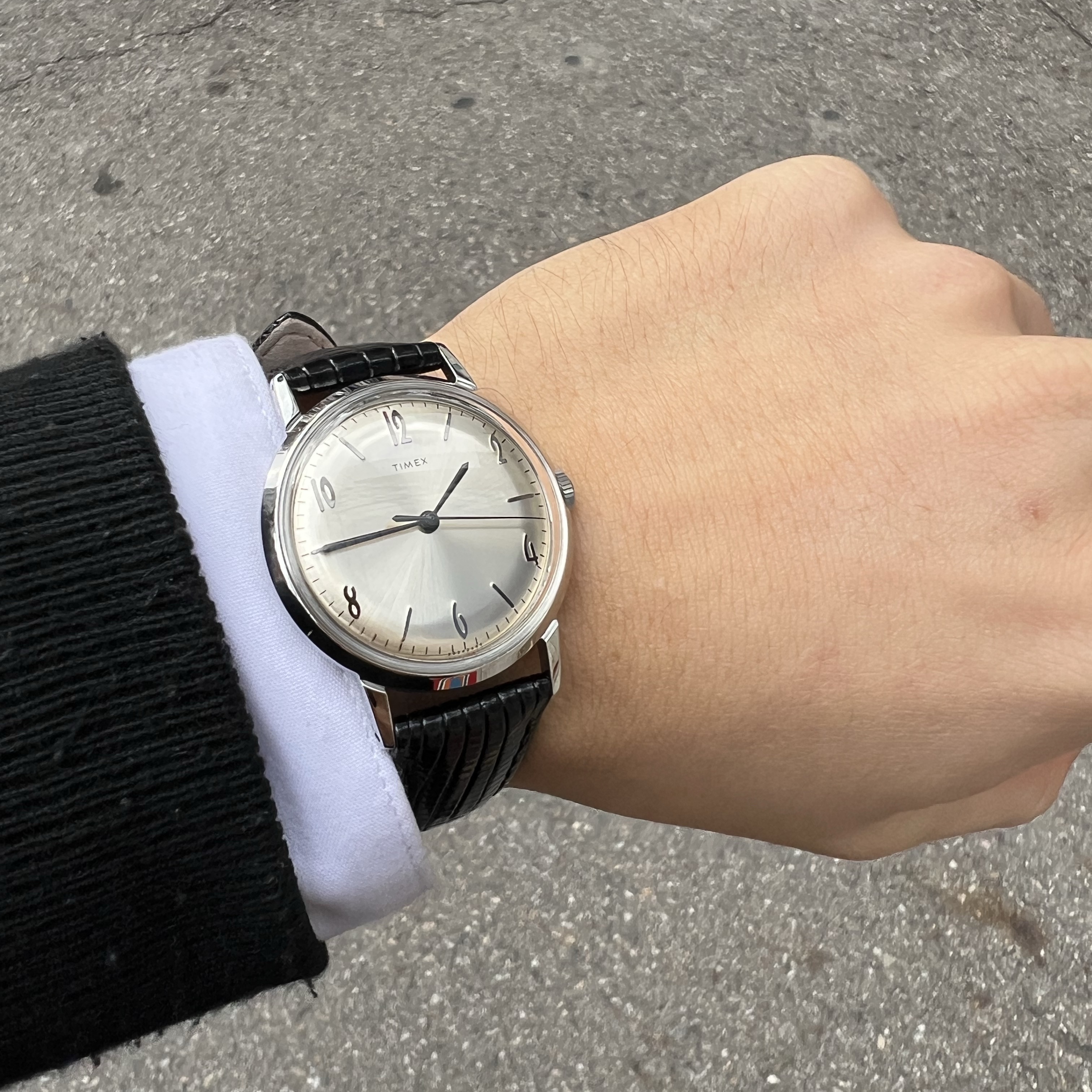 Timex Marlin OG 34mm Leather Strap Watch Black Silver 착용 스타일 - 2