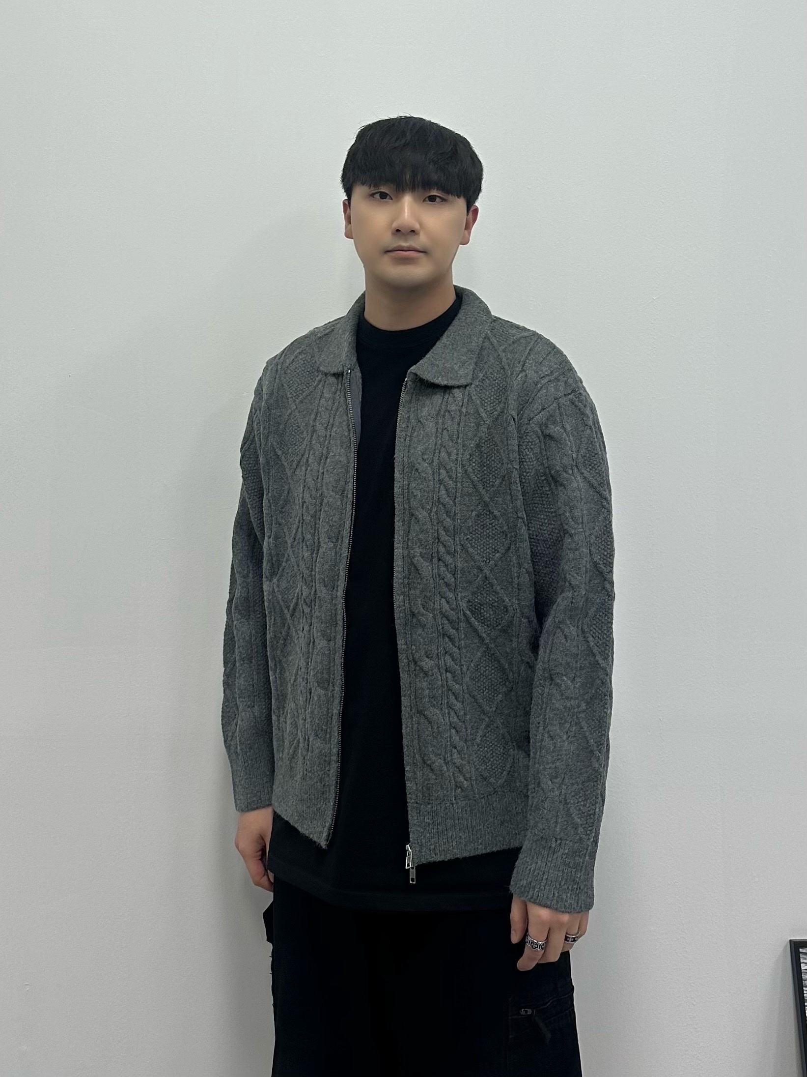 Balenciaga Cargo Sneakers White Grey 착용 스타일 - 4