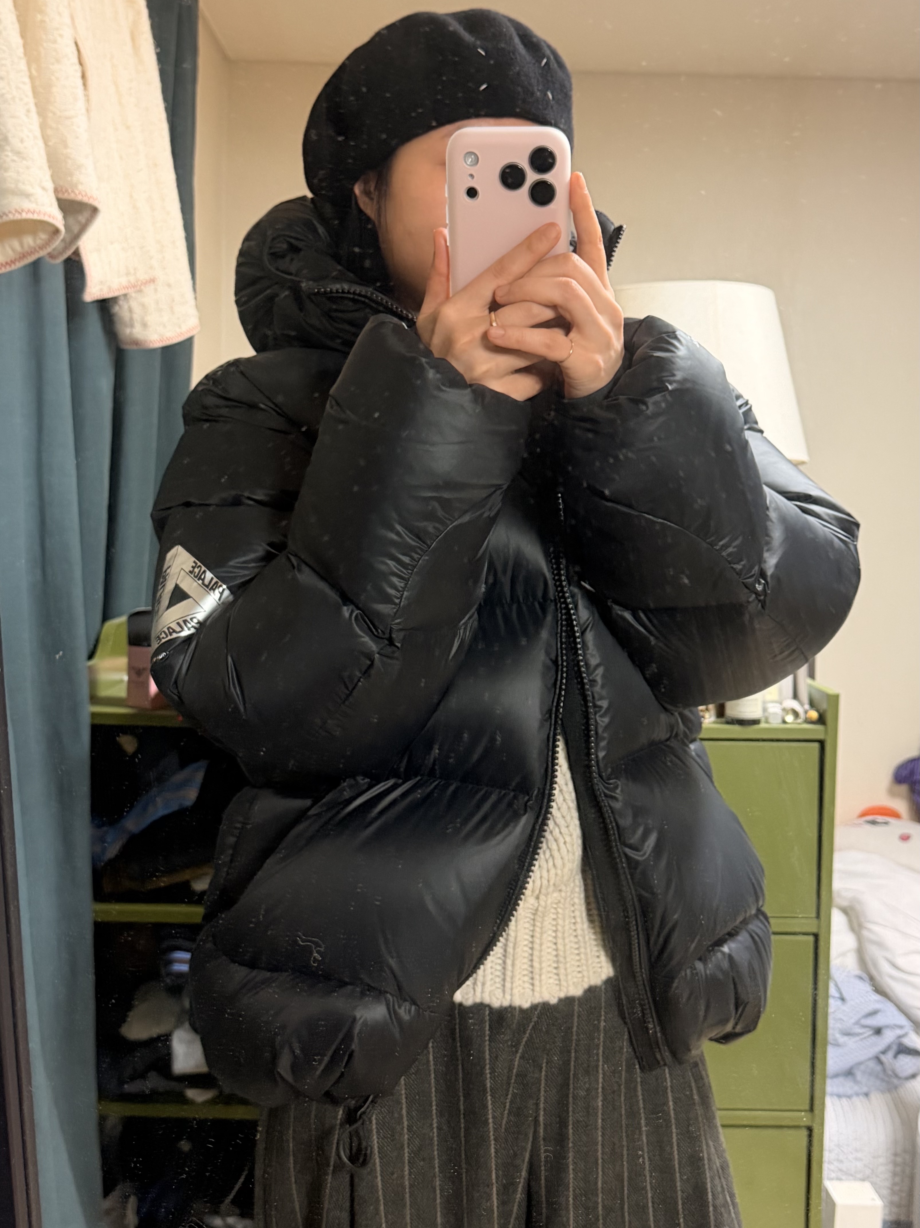 Maison Margiela Heavy Wool Beret Black, Palace Pertex Opaque Balaclava Puffa Black - 24FW 착용 스타일