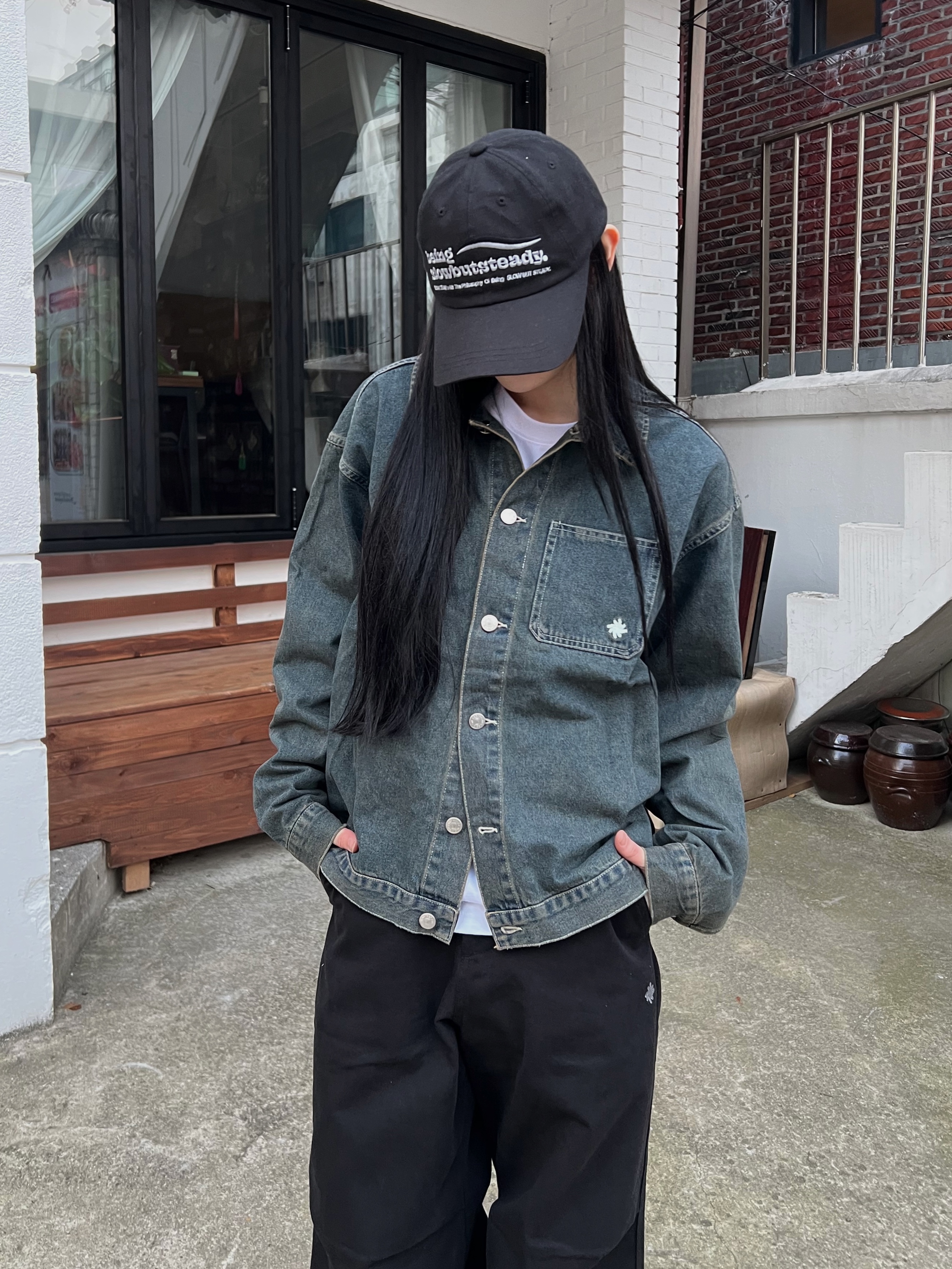 SLOW RECORD HOUSE Vintage Denim Trucker Jacket Blue, SLOW RECORD HOUSE Double Pintuck Cotton Pants Black 착용 스타일 - 4