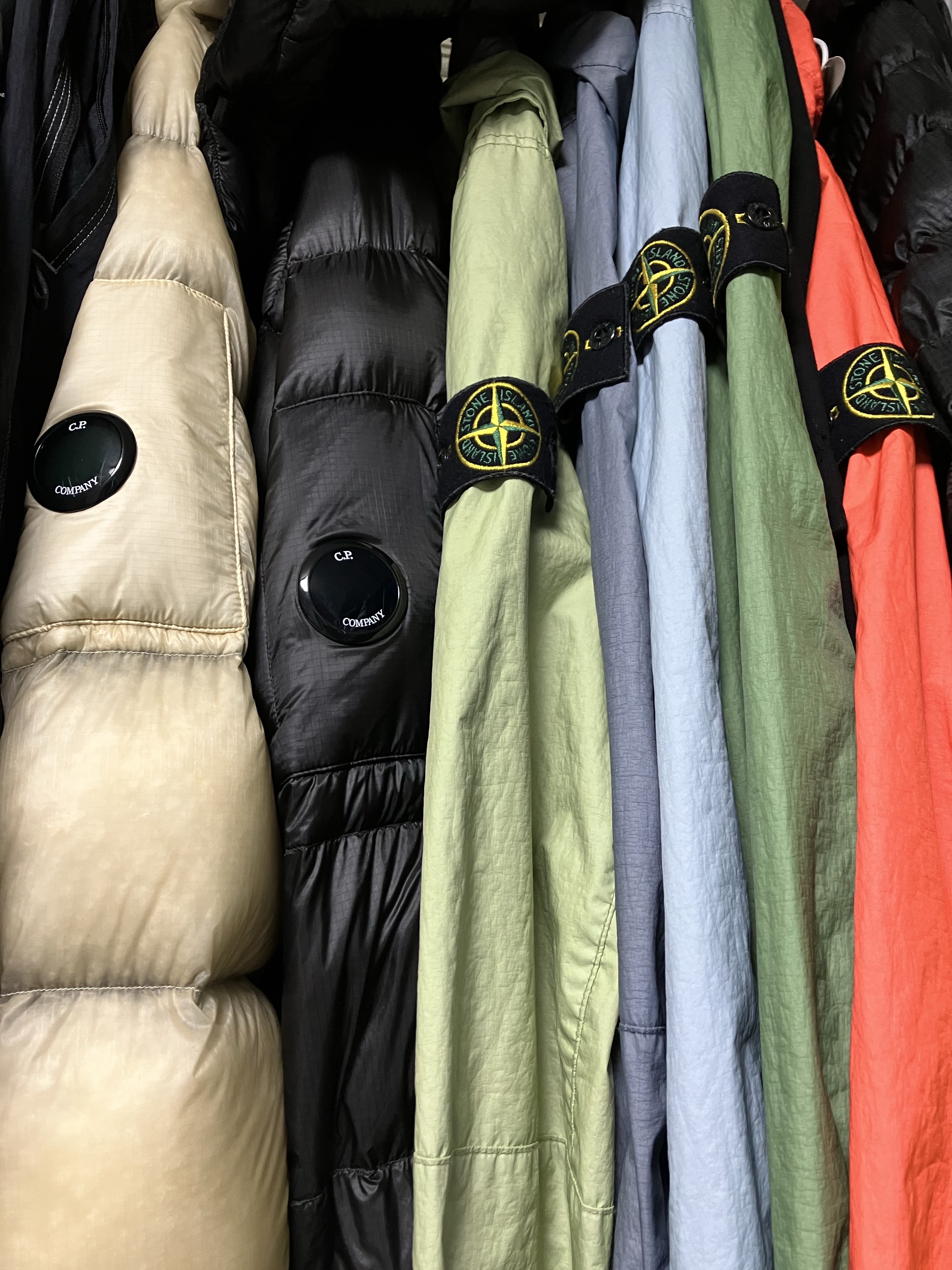 C.P. Company D.D. Shell Hooded Down Jacket Pistachio Shell Beige - 25FW, C.P. Company D.D. Shell Hooded Down Jacket Black - 25FW 착용 스타일