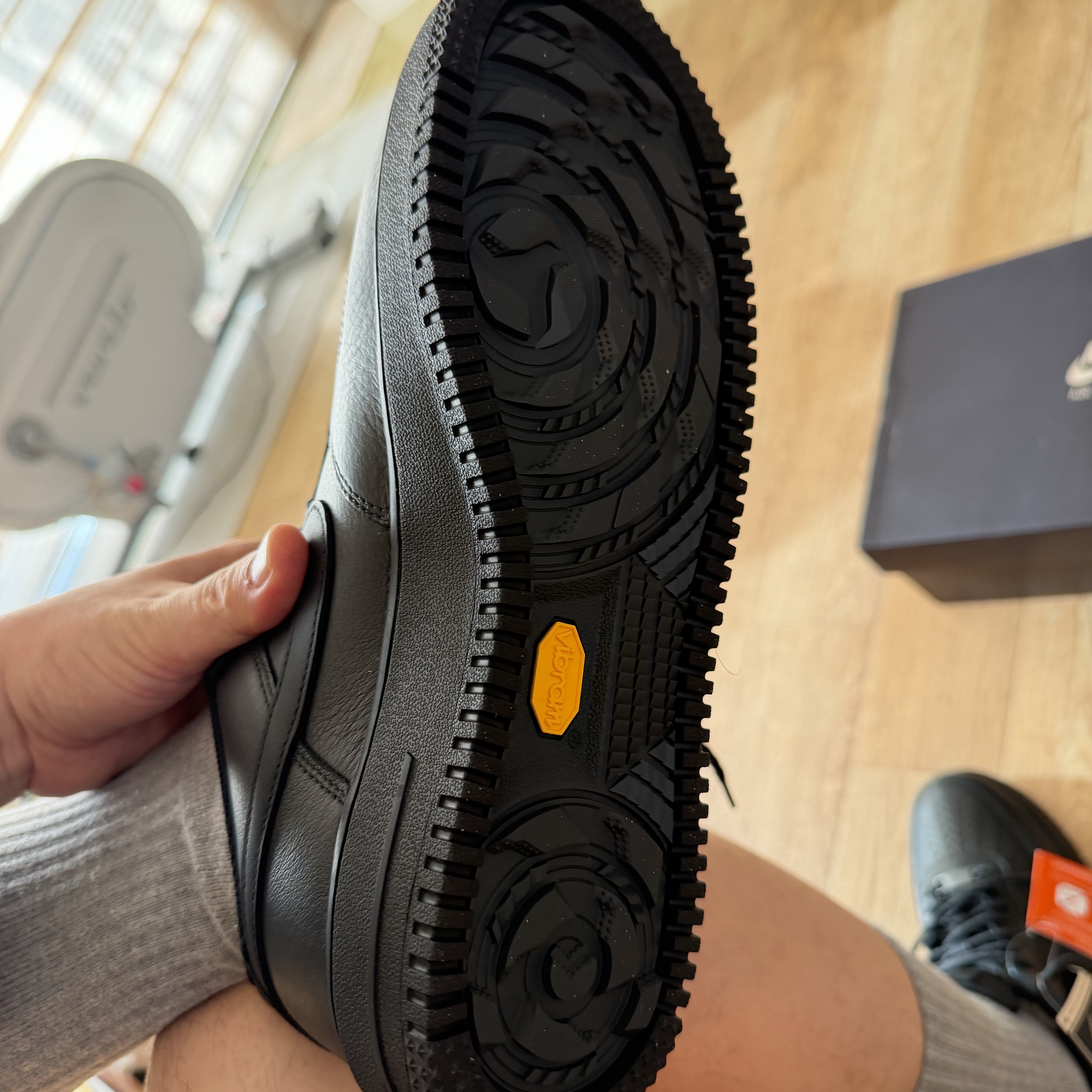 Nike Air Force 1 Low Gore-Tex Vibram Off Noir and Black 착용 스타일 - 6