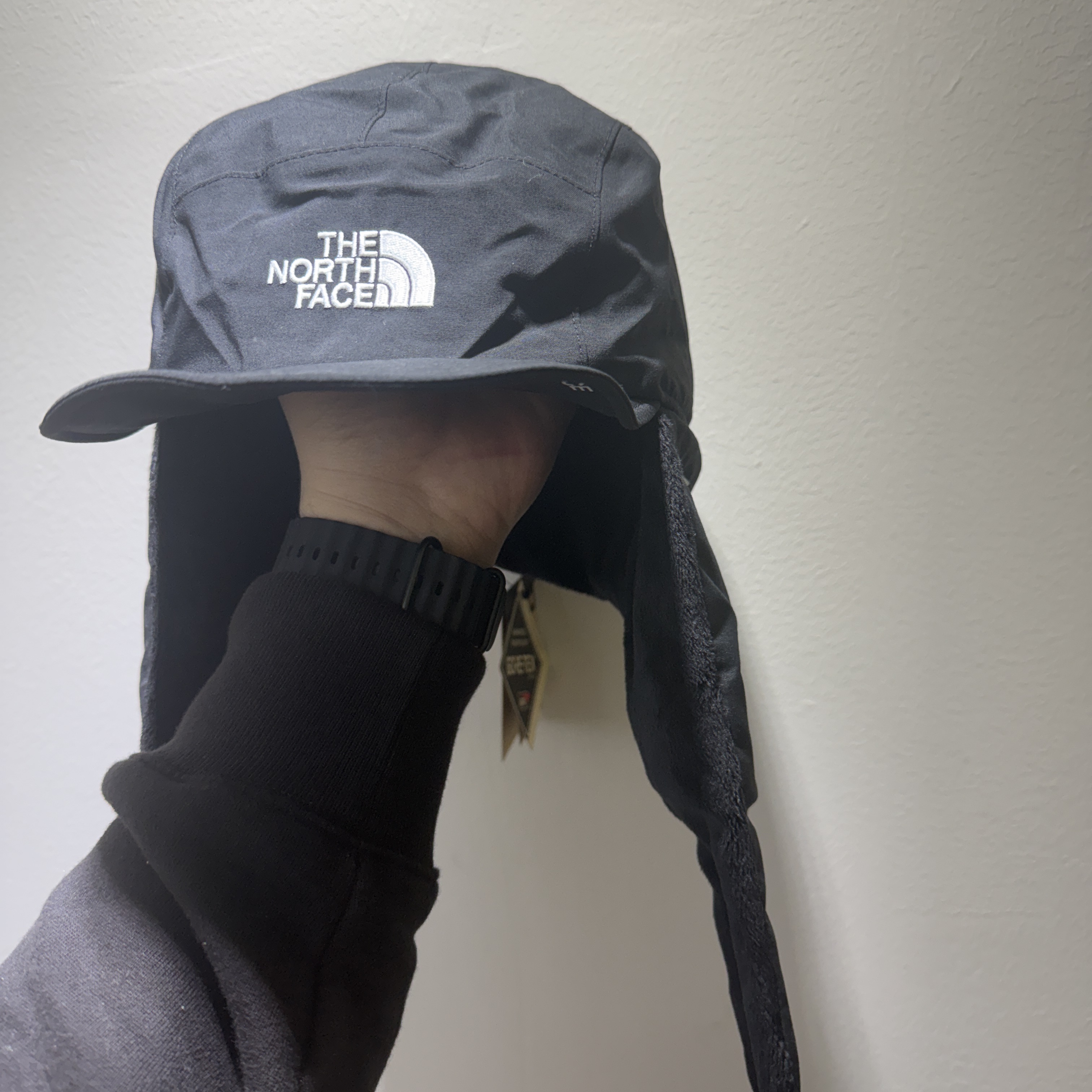 The North Face Gore-Tex Earmuff Cap Black 착용 스타일 - 1