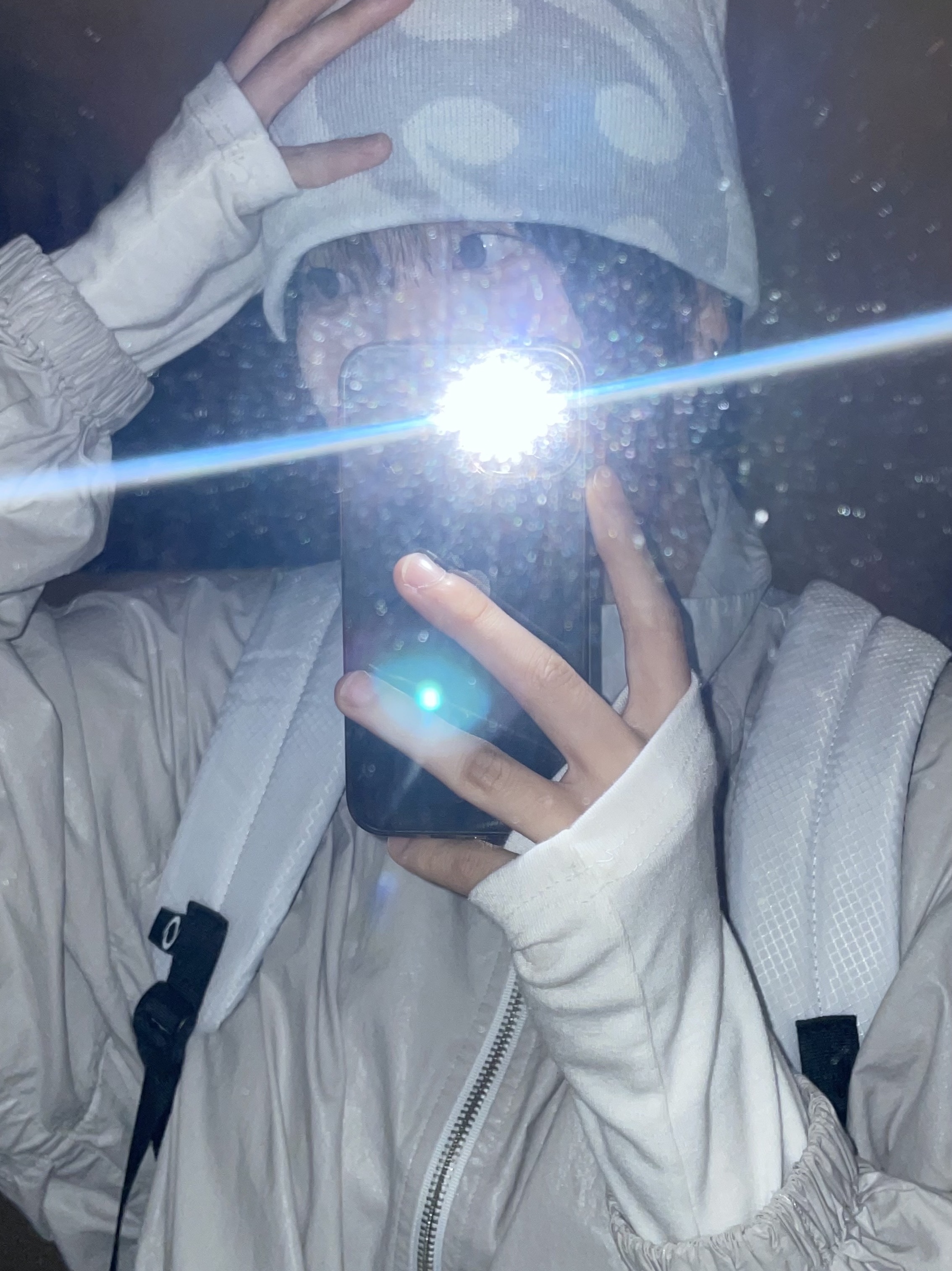 Sansan Gear Logo Beanie White 착용 스타일