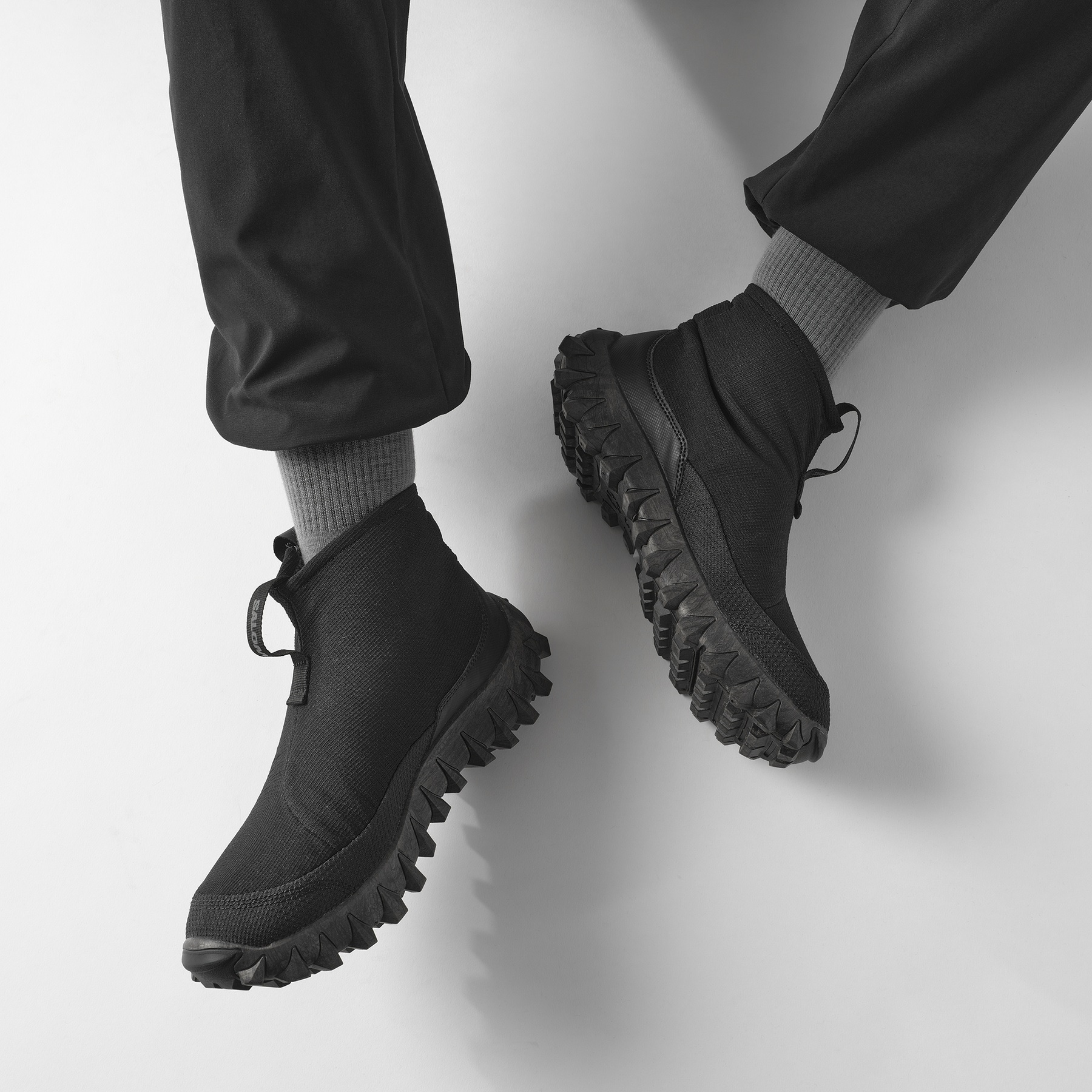 Salomon Snowclog Mid Black 착용 스타일 - 2