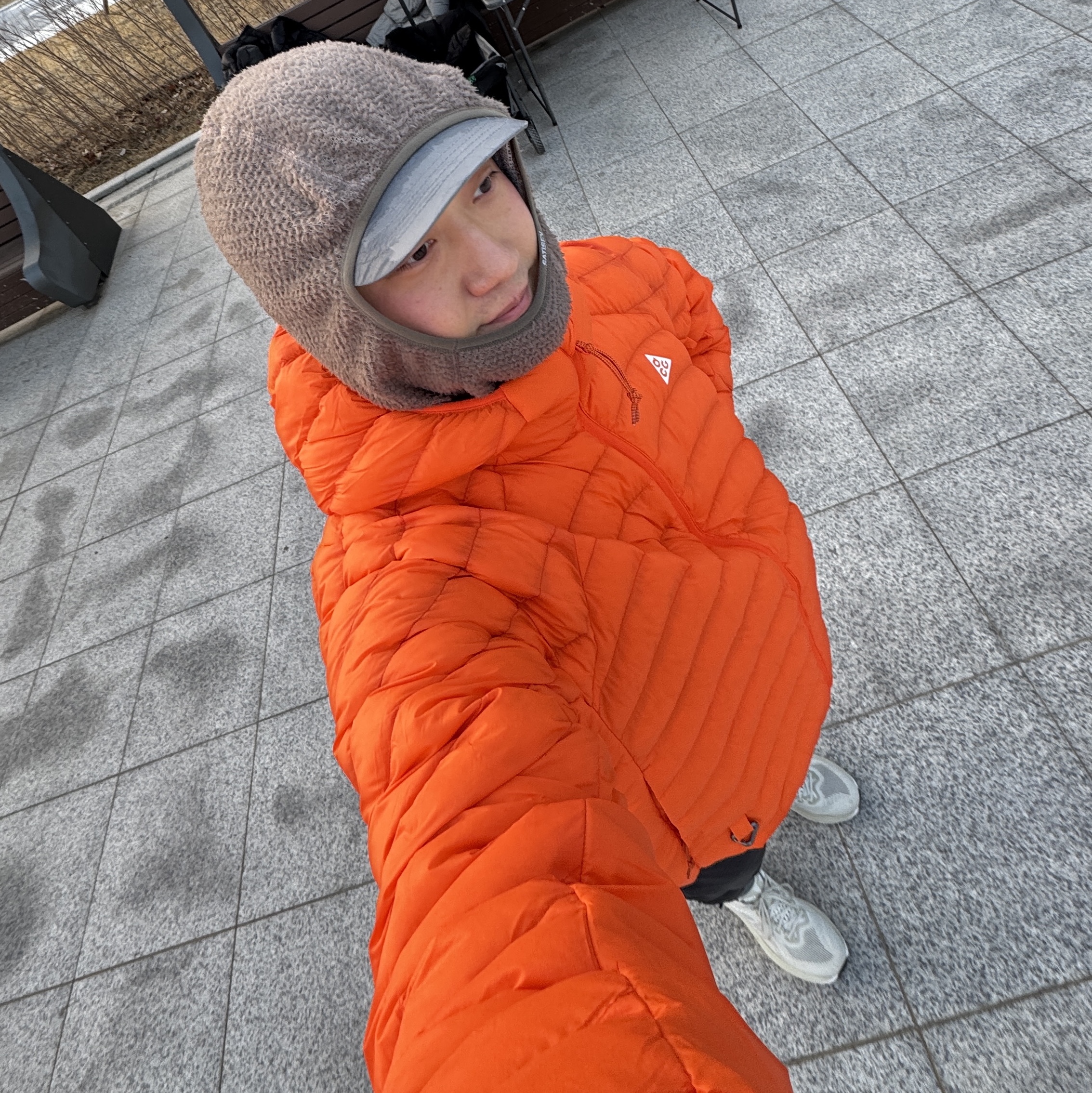 Roa Light Down Jacket Olive Branch, Roa Hiking Grid Hoodie Black 착용 스타일 - 4