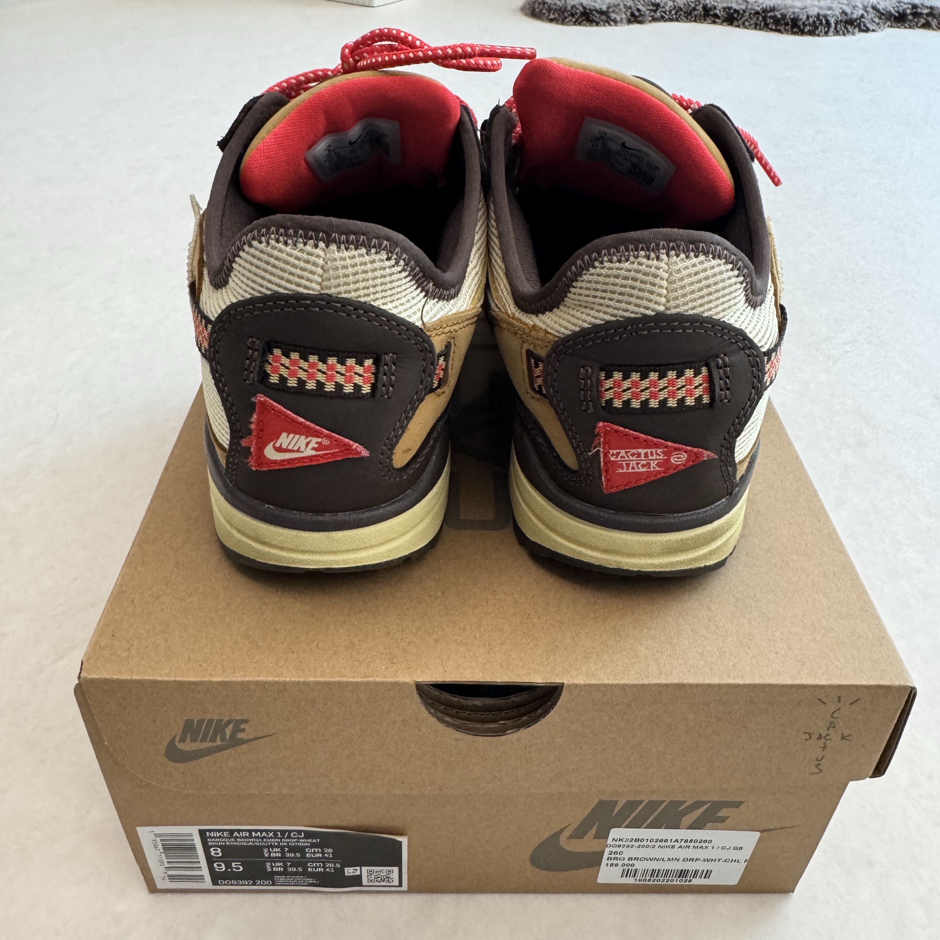 Nike x Travis Scott Air Max 1 Cact.us Brown 착용 스타일 - 2