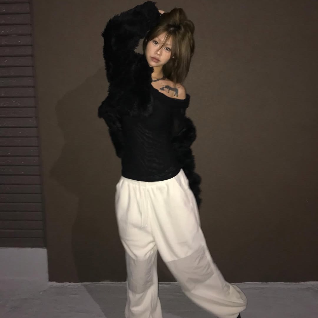 SPORT CHAMBER Grid Fleece Pants Ivory 착용 스타일 - 2